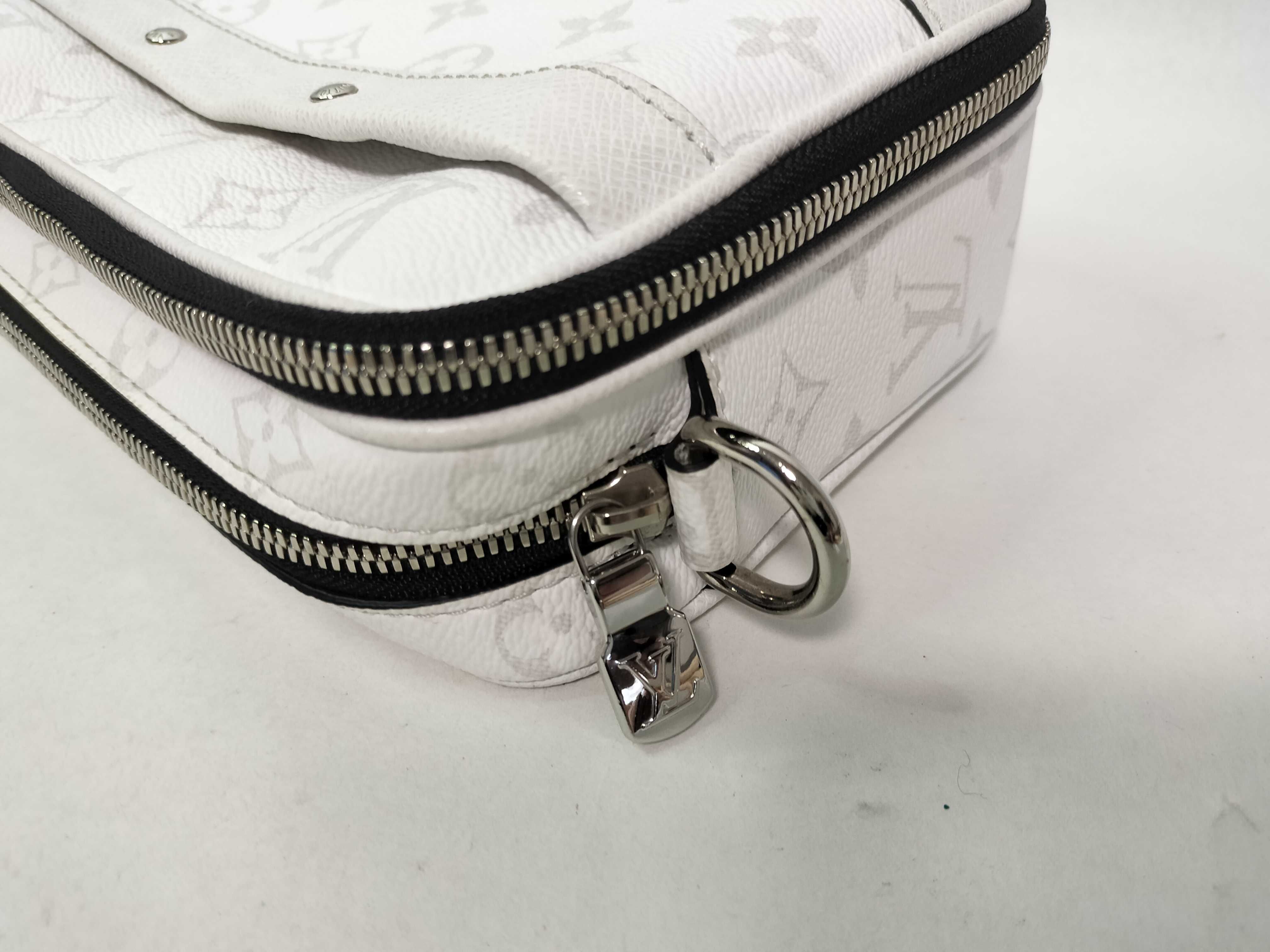 Alpha Messenger Taigarama White M31069 RFID Shoulder Bag — view 11