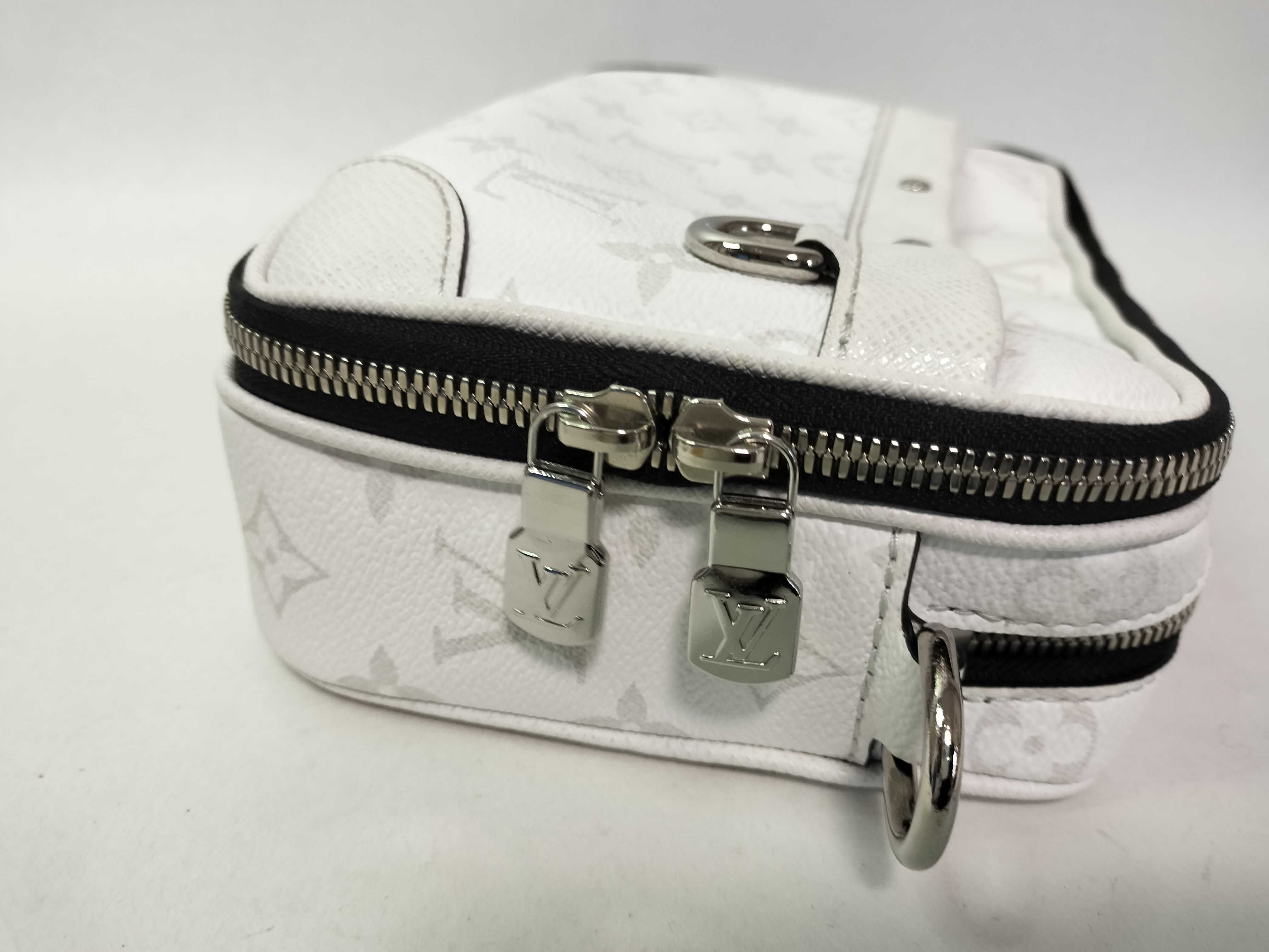 Alpha Messenger Taigarama White M31069 RFID Shoulder Bag — view 12