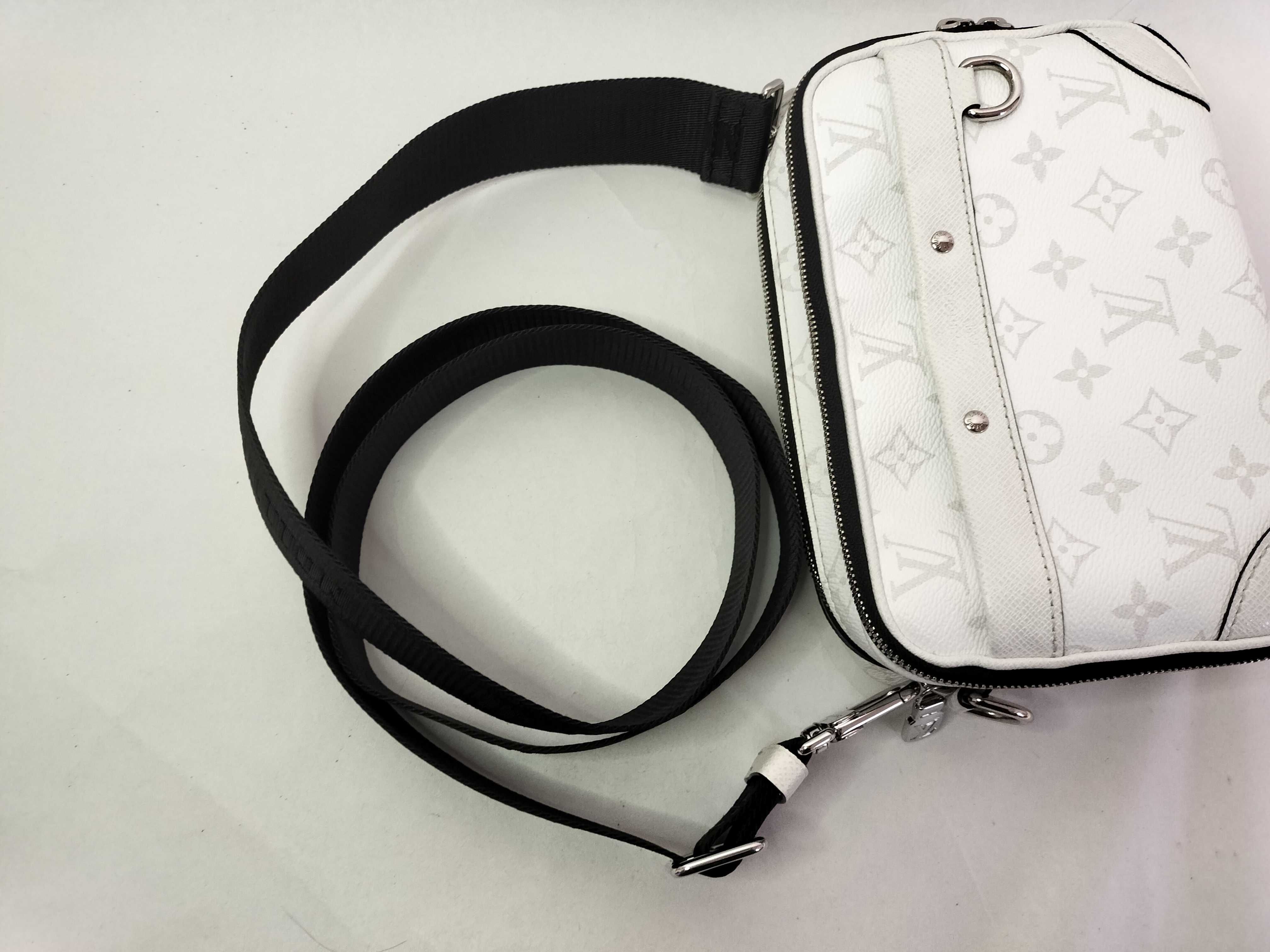 Alpha Messenger Taigarama White M31069 RFID Shoulder Bag — view 5