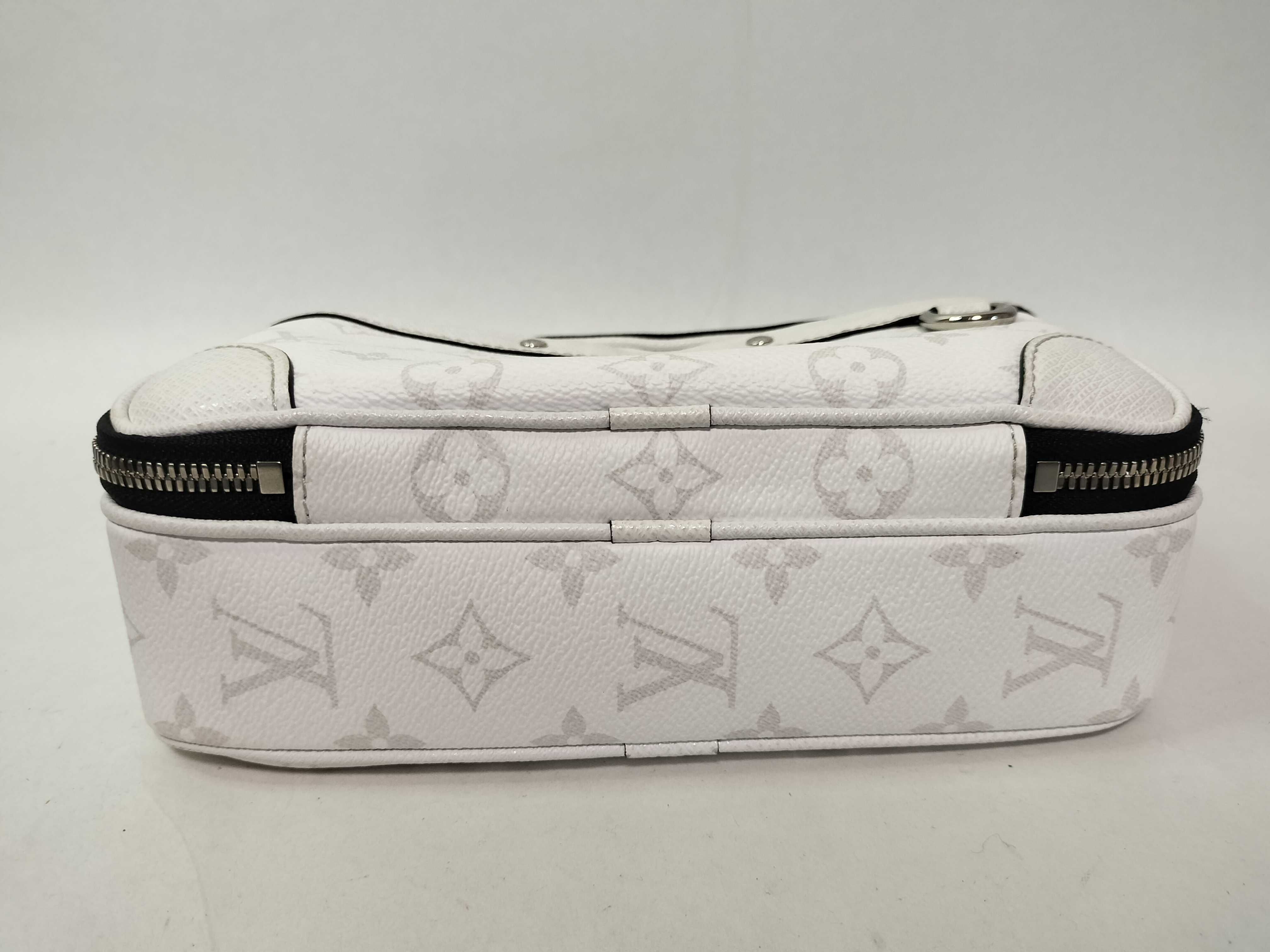 Alpha Messenger Taigarama White M31069 RFID Shoulder Bag — view 8