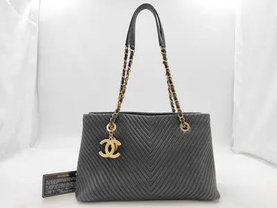 V-stitch chain tote bag