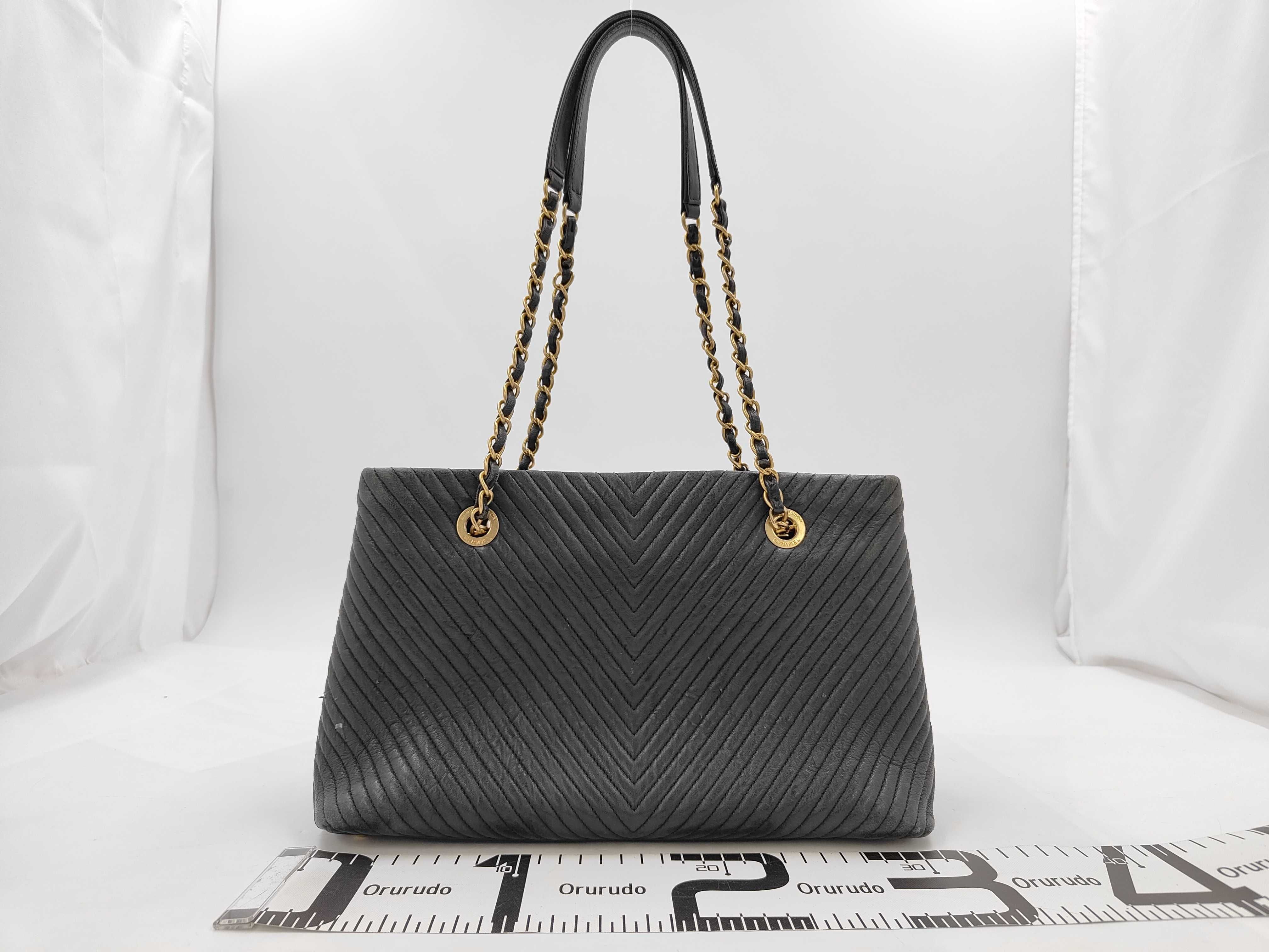 V-stitch chain tote bag — view 2