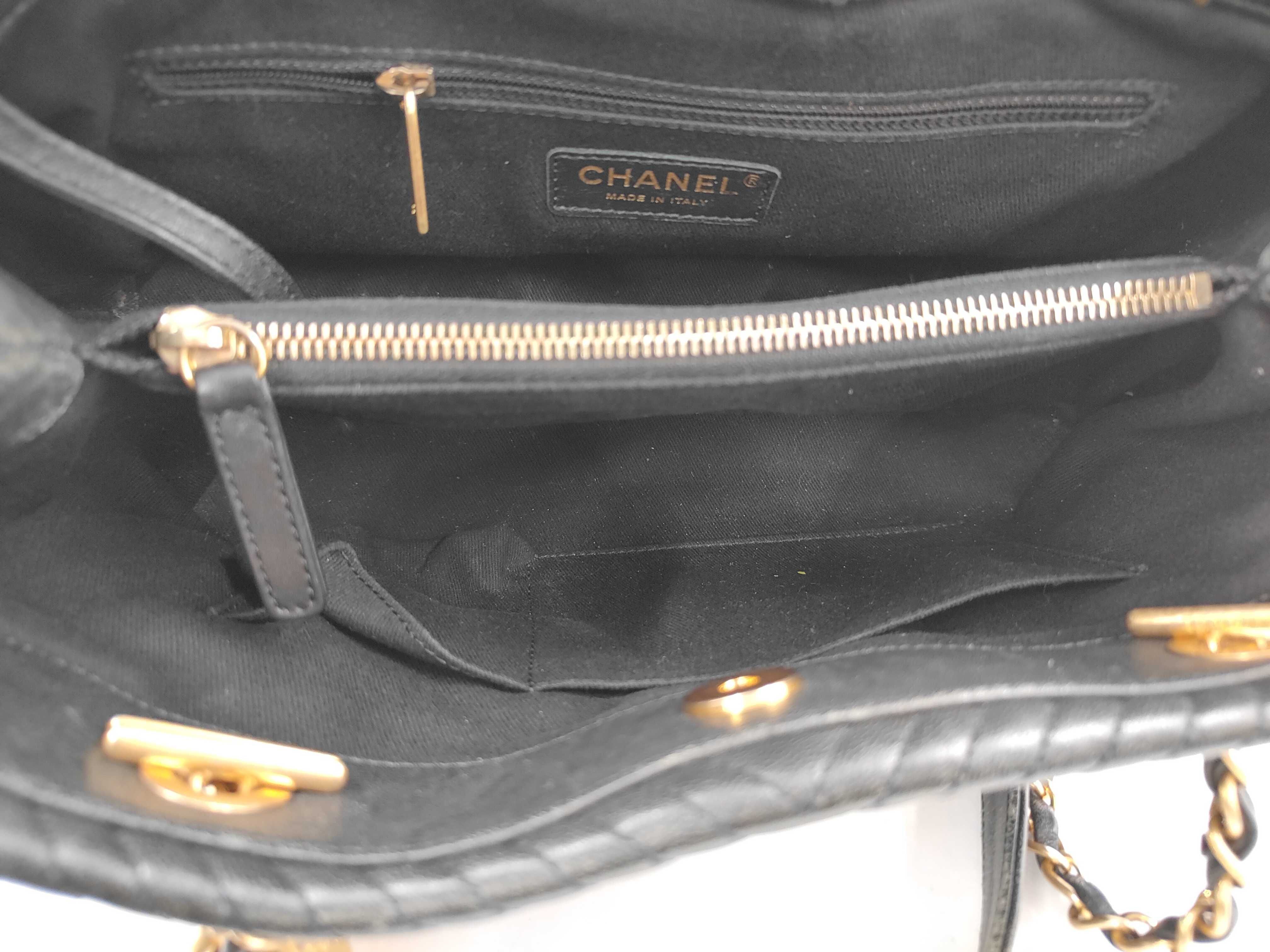 V-stitch chain tote bag — view 12