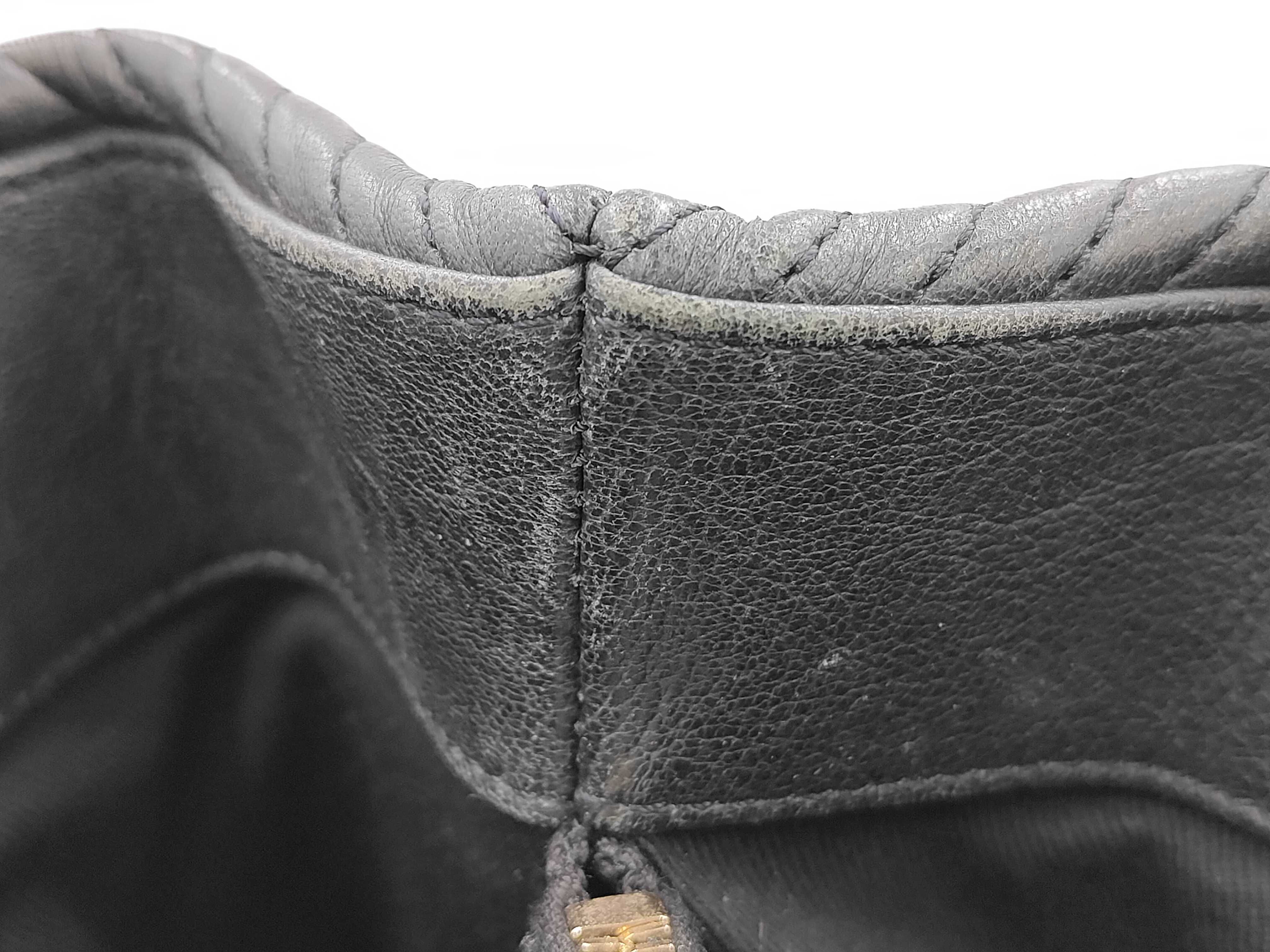 V-stitch chain tote bag — view 14