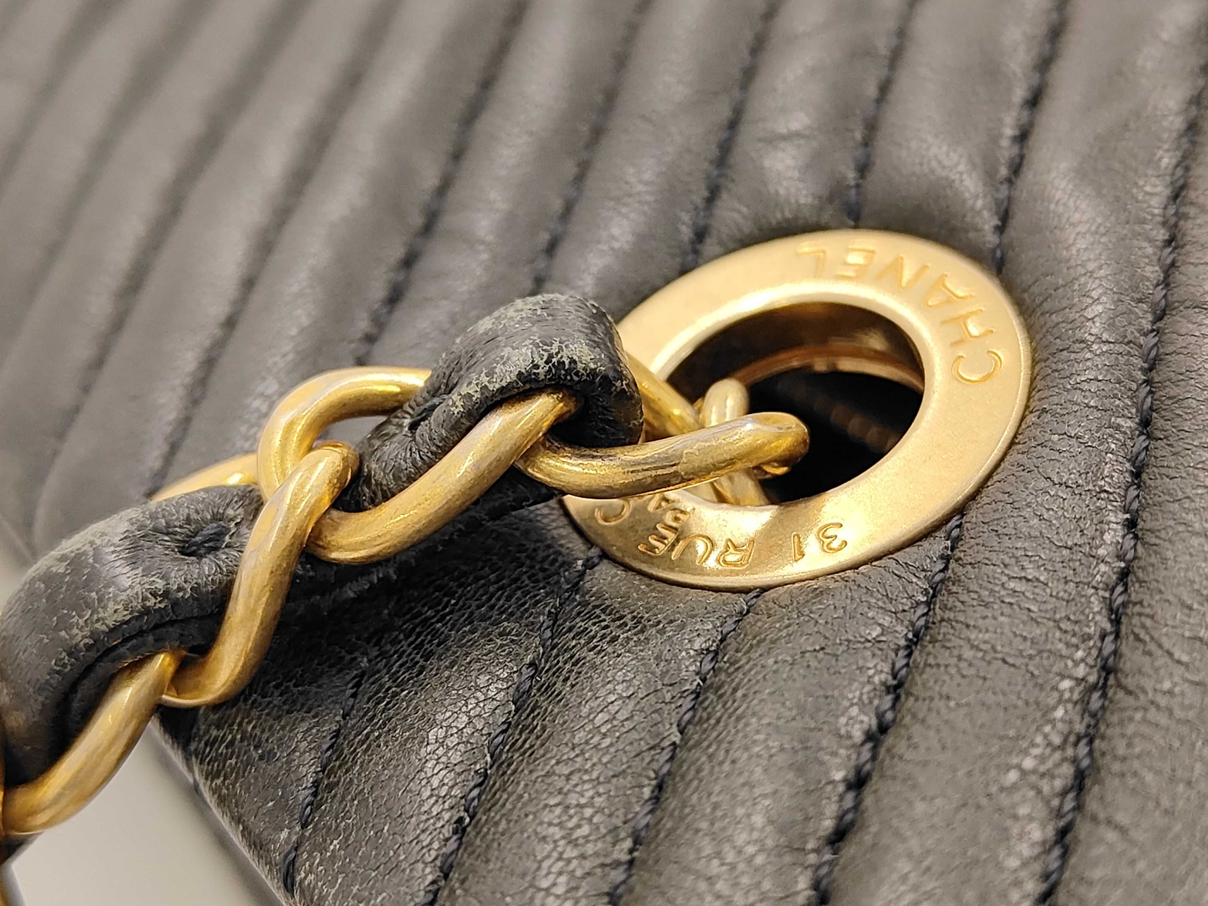 V-stitch chain tote bag — view 9