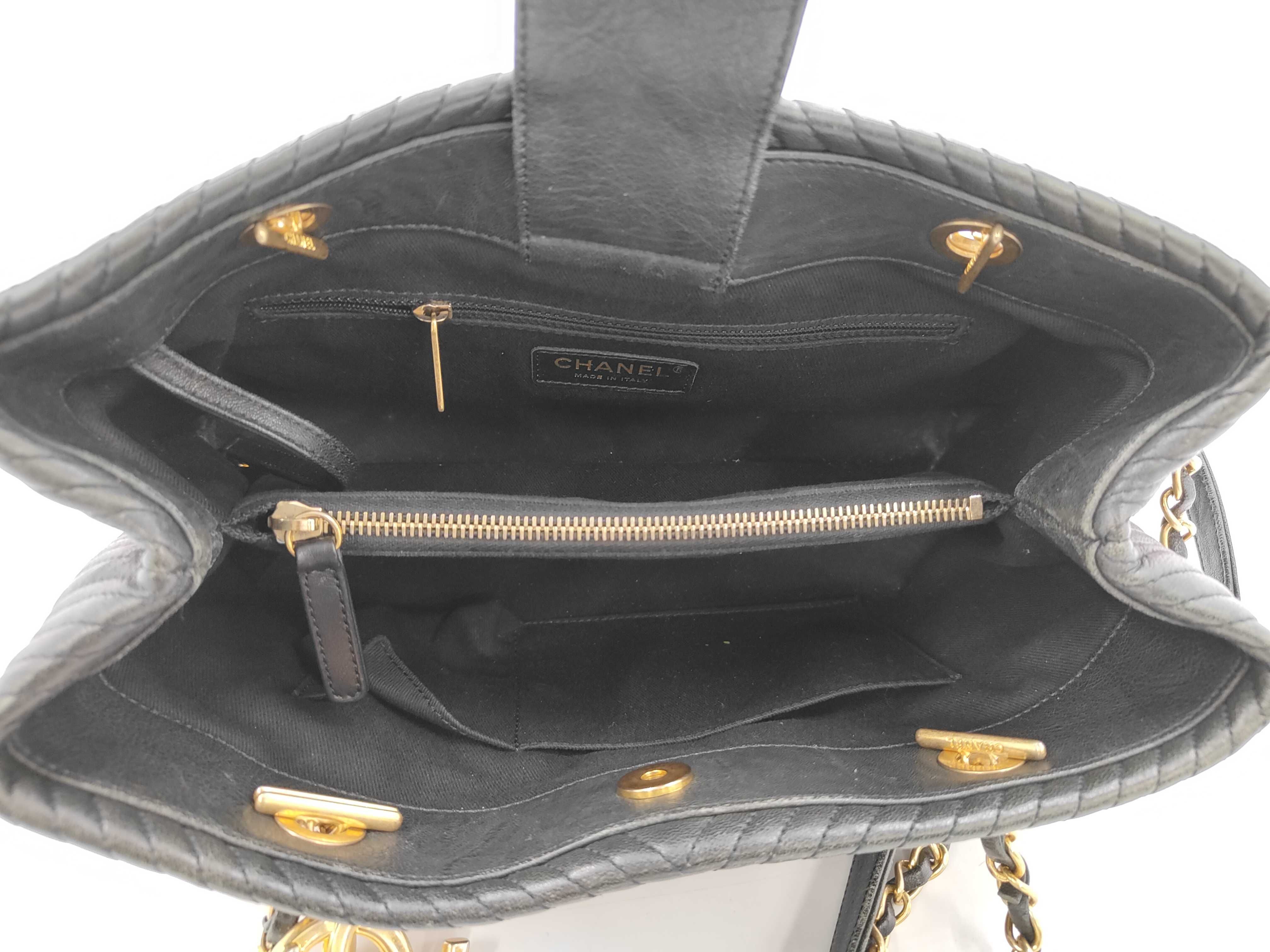 V-stitch chain tote bag — view 10