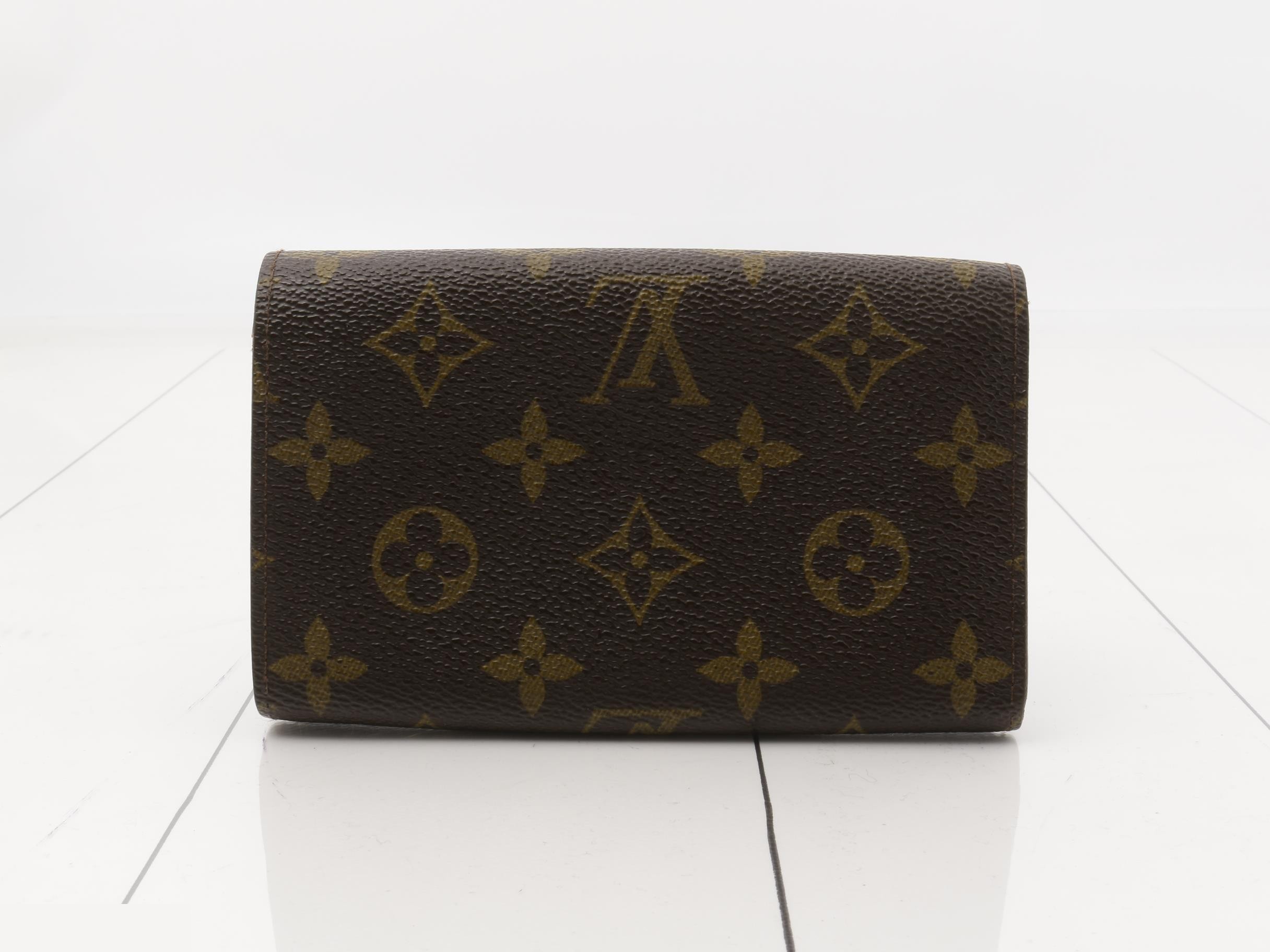 wallet — view 2