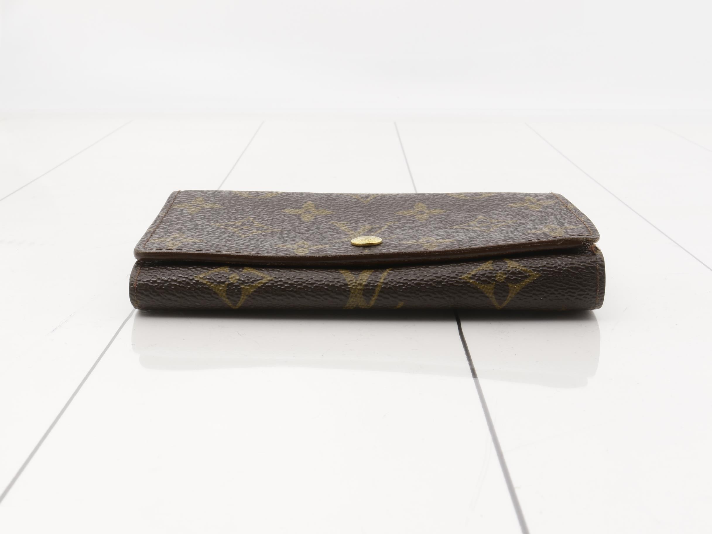 wallet — view 3
