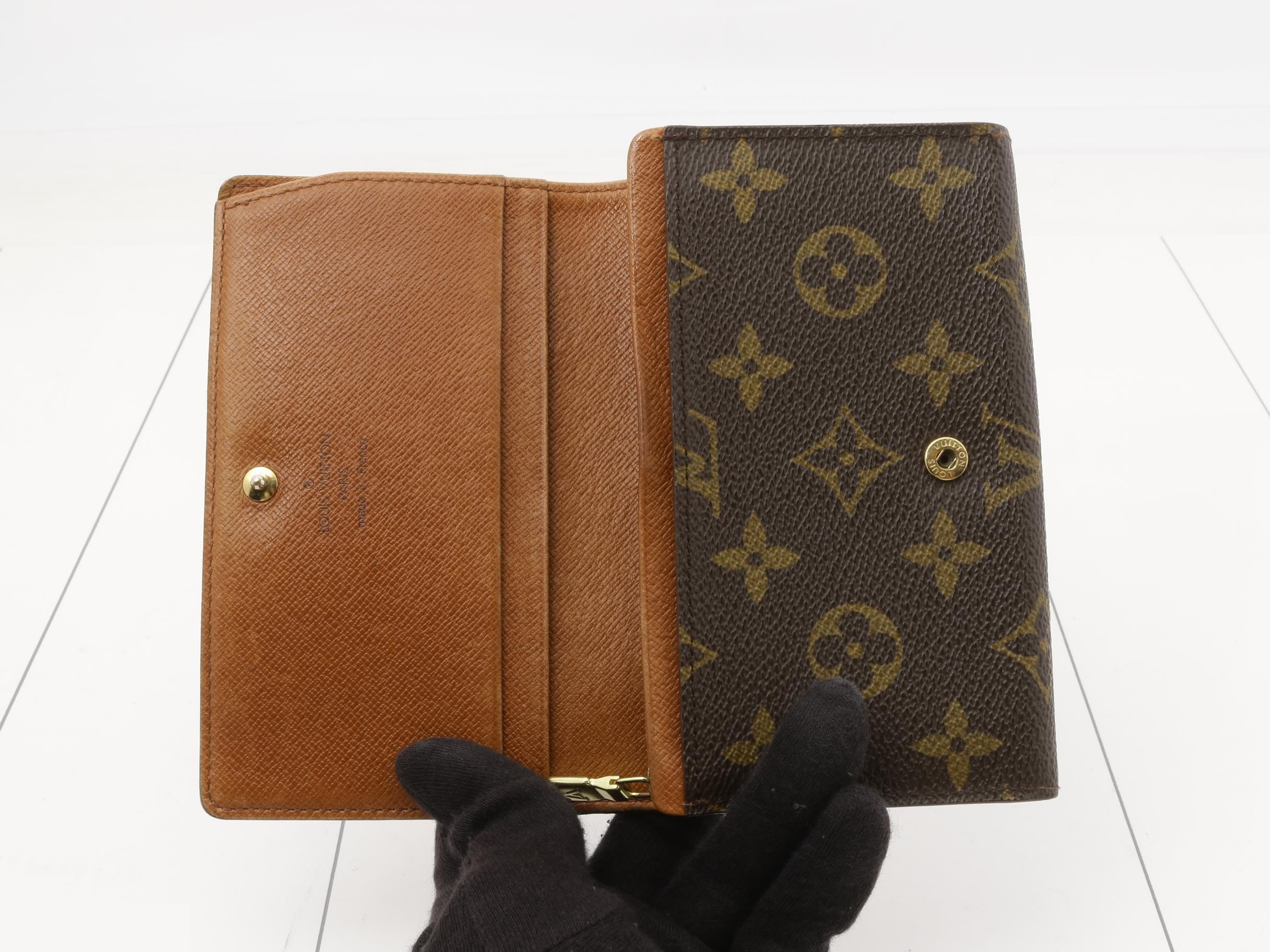 wallet — view 4