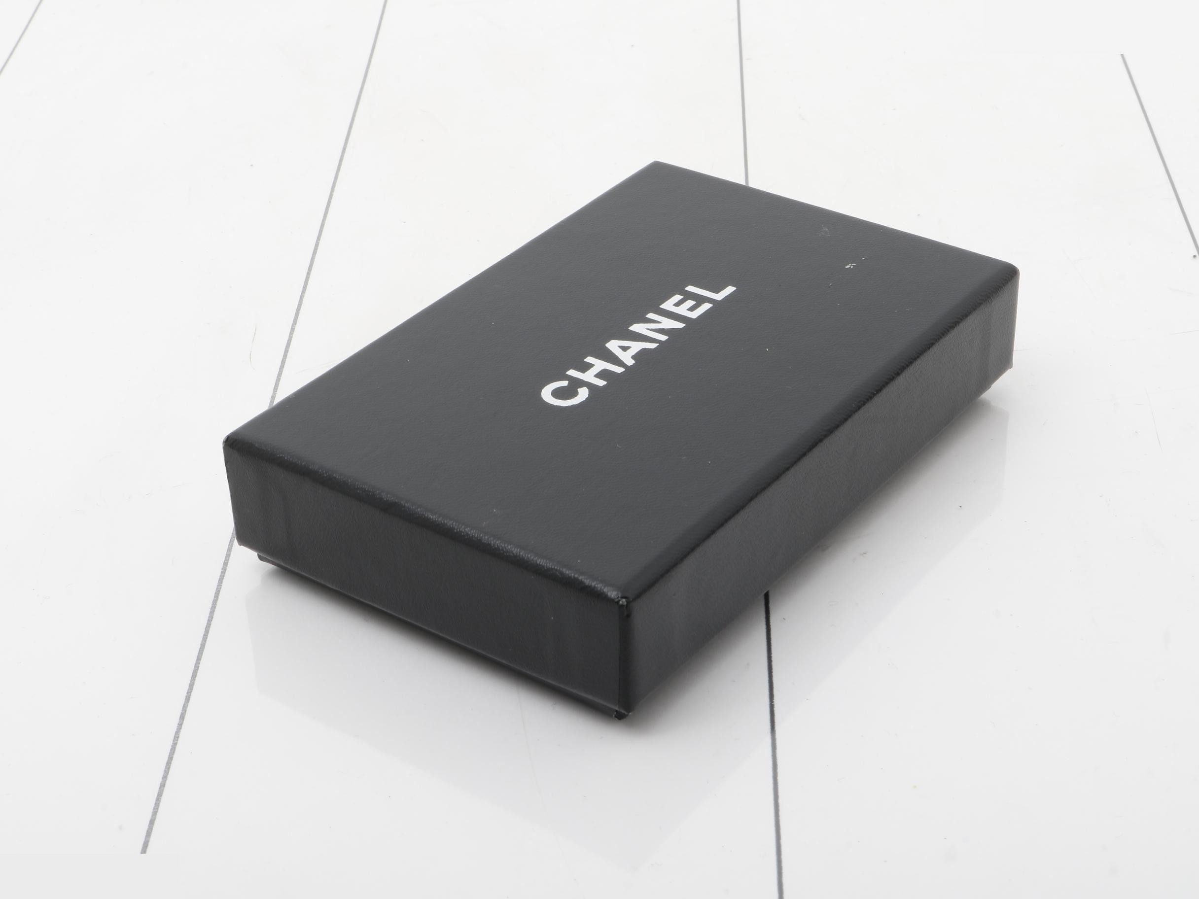 Caviar skin (bag) and key case — view 5
