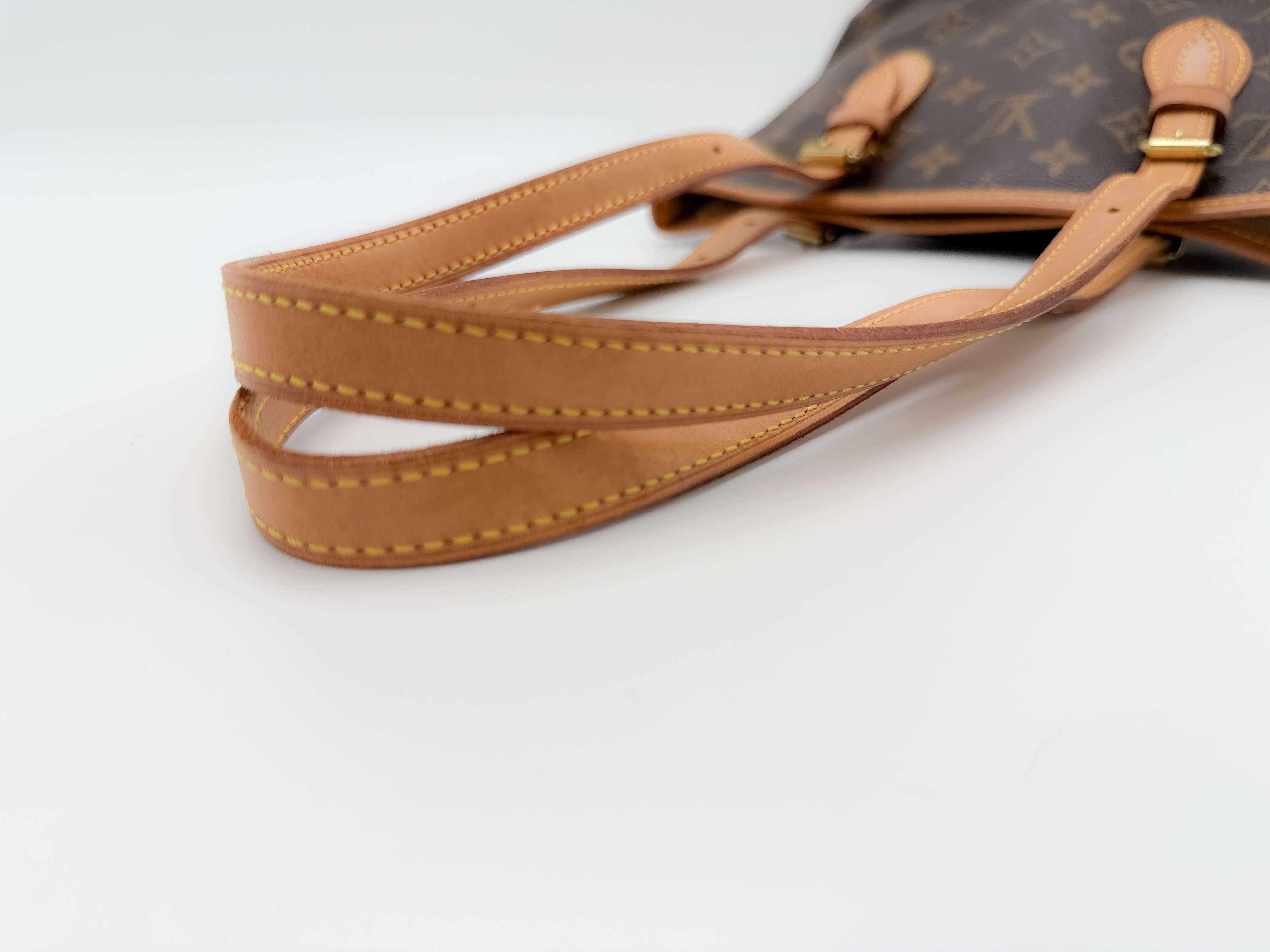 Monogram M42238 Bucket PM FL1020 Shoulder Bag with Pouch, No Stickiness — view 4