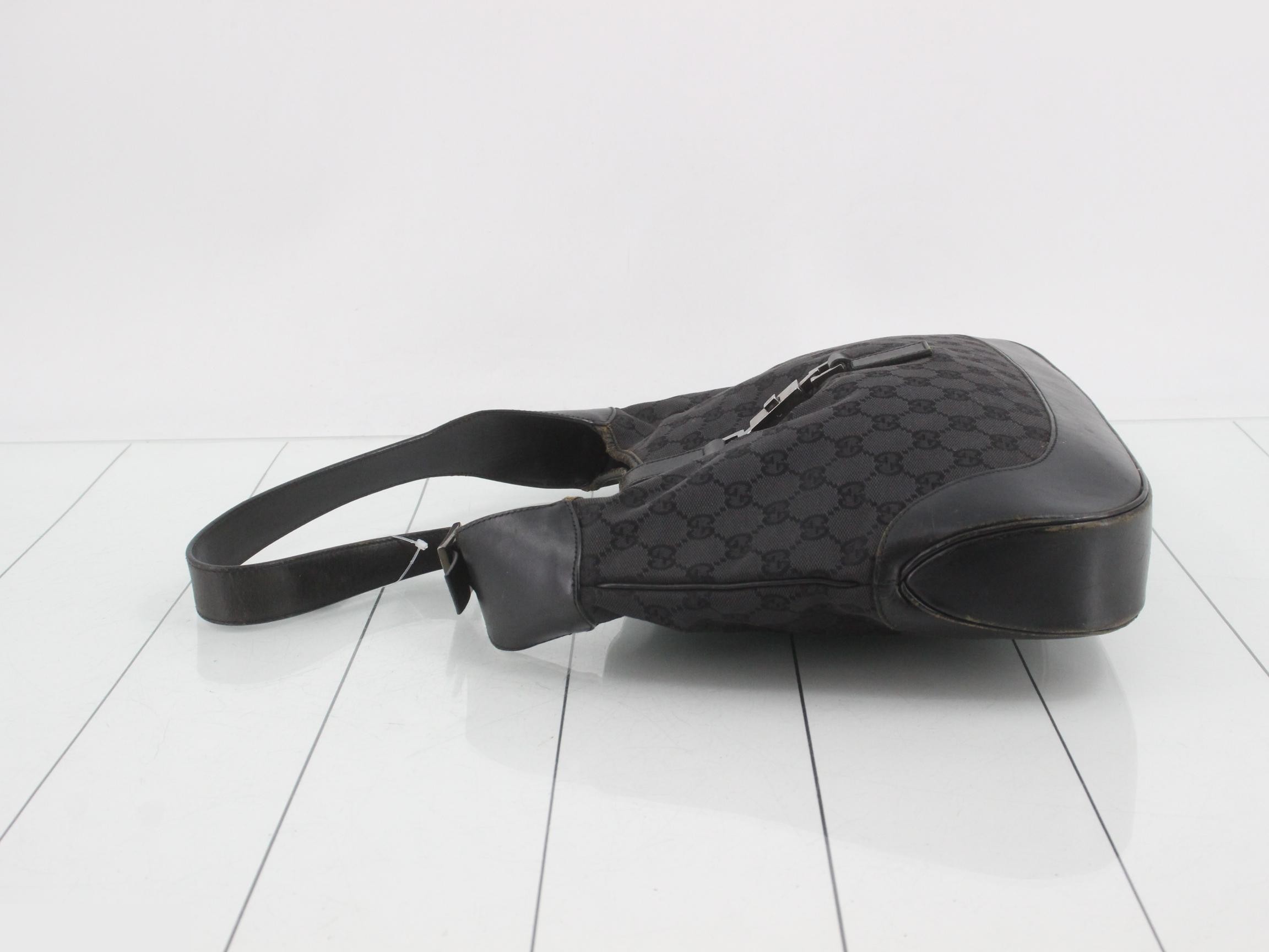 (older model) Jackie GG canvas black one-shoulder bag — view 4
