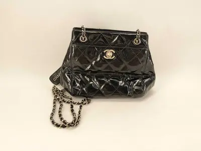 Enamel Coco Mark Chain Shoulder Bag