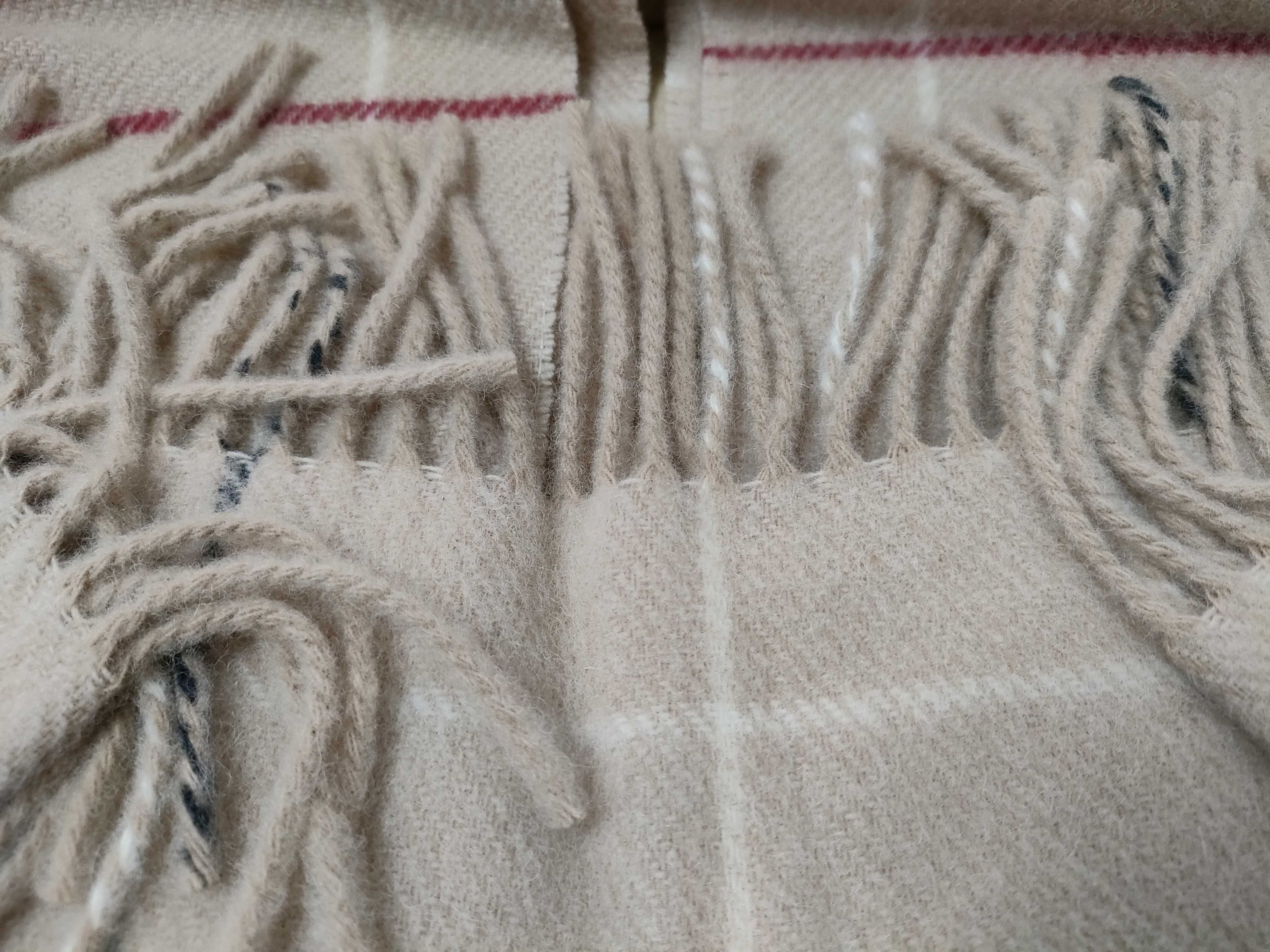 wool shawl/blanket, brown, unused, with box and other accessories. — view 9