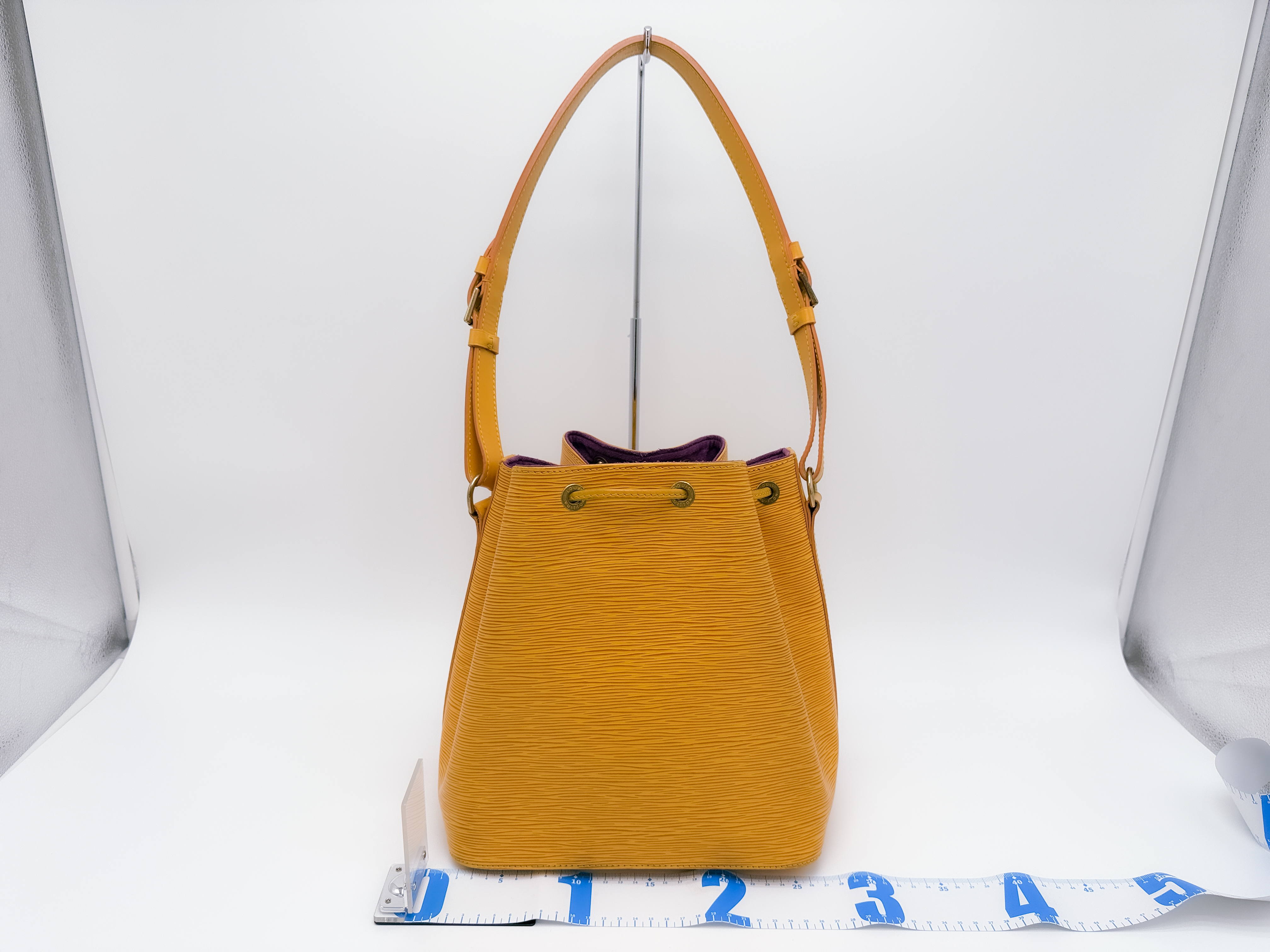 Epi M44109 Petit Noé Tassili Yellow AR0916 Shoulder Bag — view 2