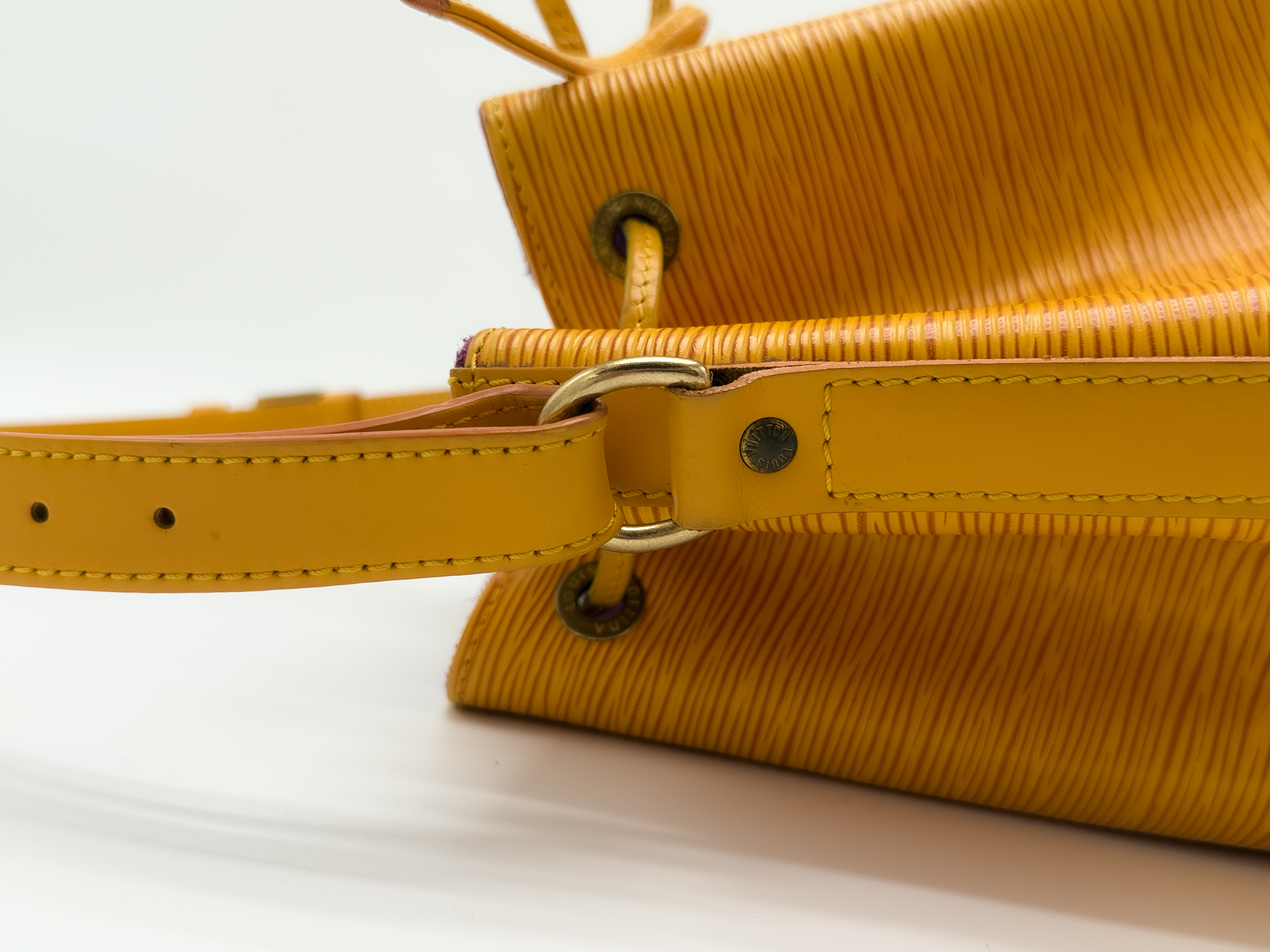 Epi M44109 Petit Noé Tassili Yellow AR0916 Shoulder Bag — view 5