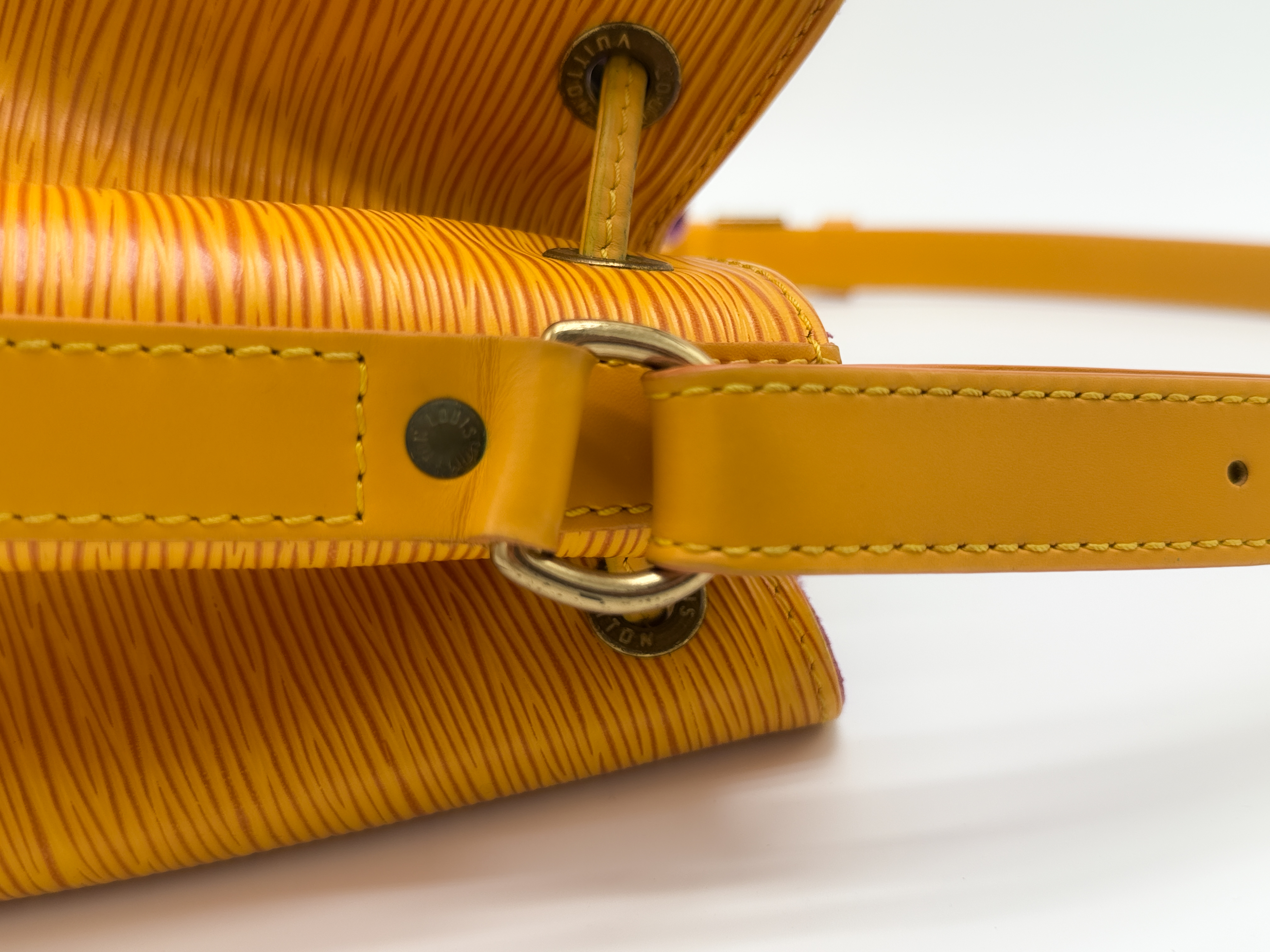 Epi M44109 Petit Noé Tassili Yellow AR0916 Shoulder Bag — view 6