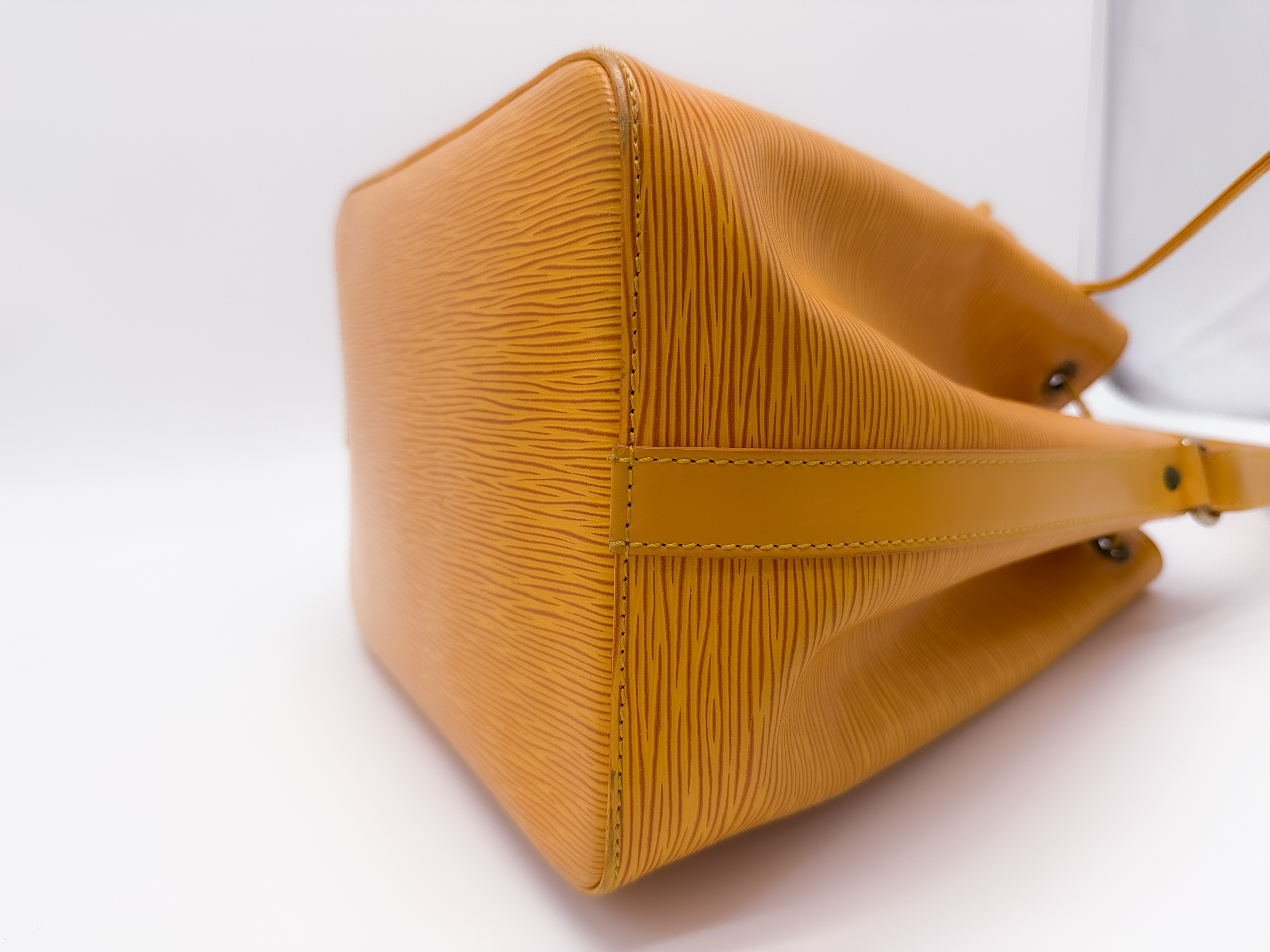 Epi M44109 Petit Noé Tassili Yellow AR0916 Shoulder Bag — view 8