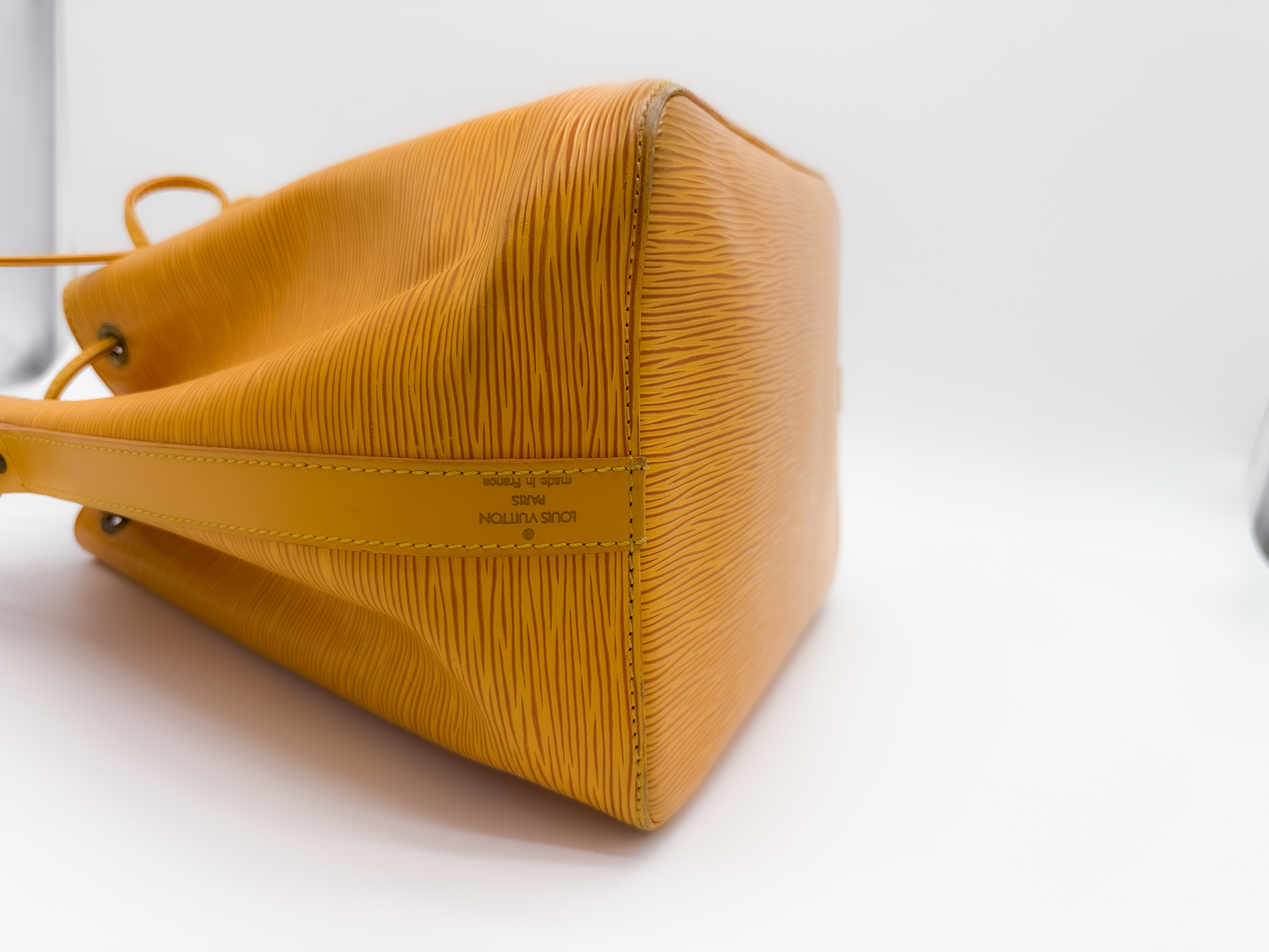 Epi M44109 Petit Noé Tassili Yellow AR0916 Shoulder Bag — view 9
