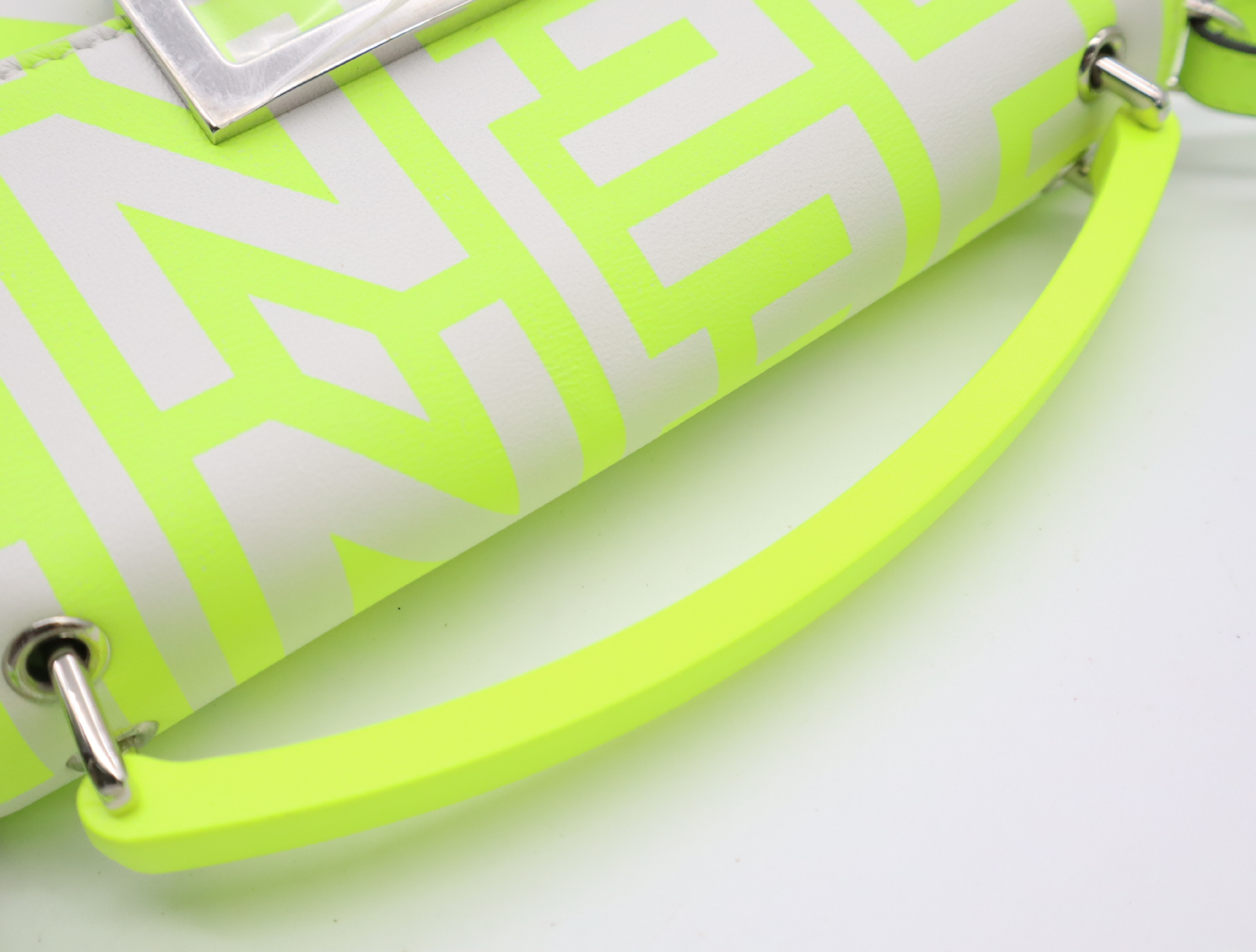 x Marc Jacobs collaboration baguette phone pouch, yellow, silver hardware, with dust bag, shoulder bag. — view 11