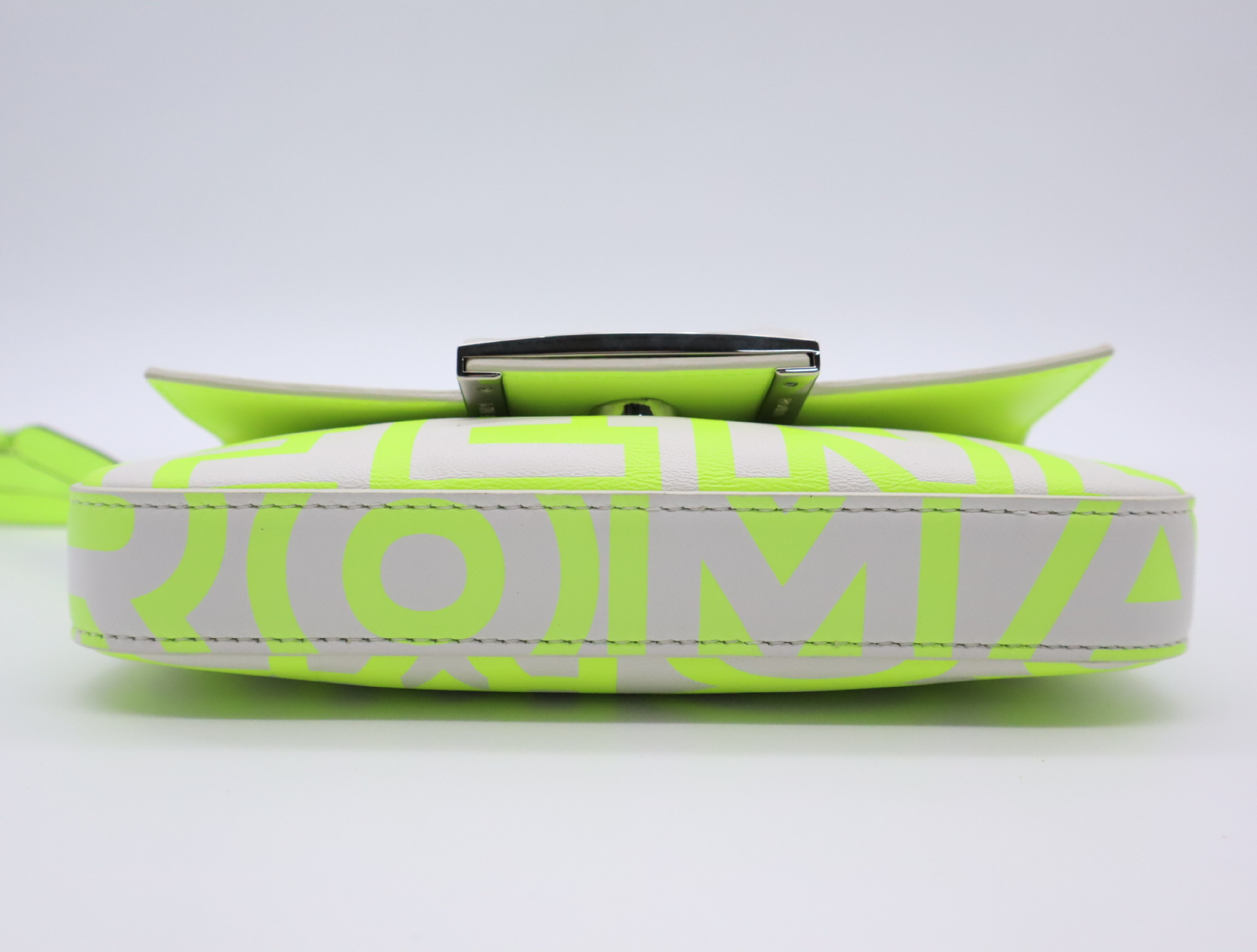 x Marc Jacobs collaboration baguette phone pouch, yellow, silver hardware, with dust bag, shoulder bag. — view 4