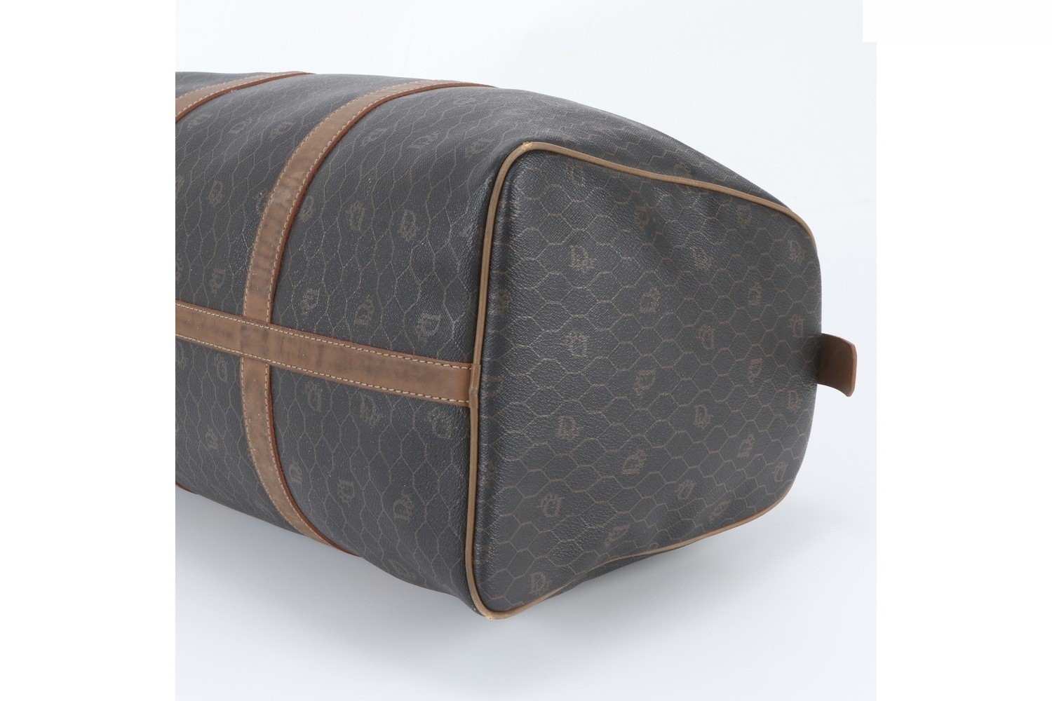 Honeycomb pattern leather Boston bag for business trips and travel. — view 4