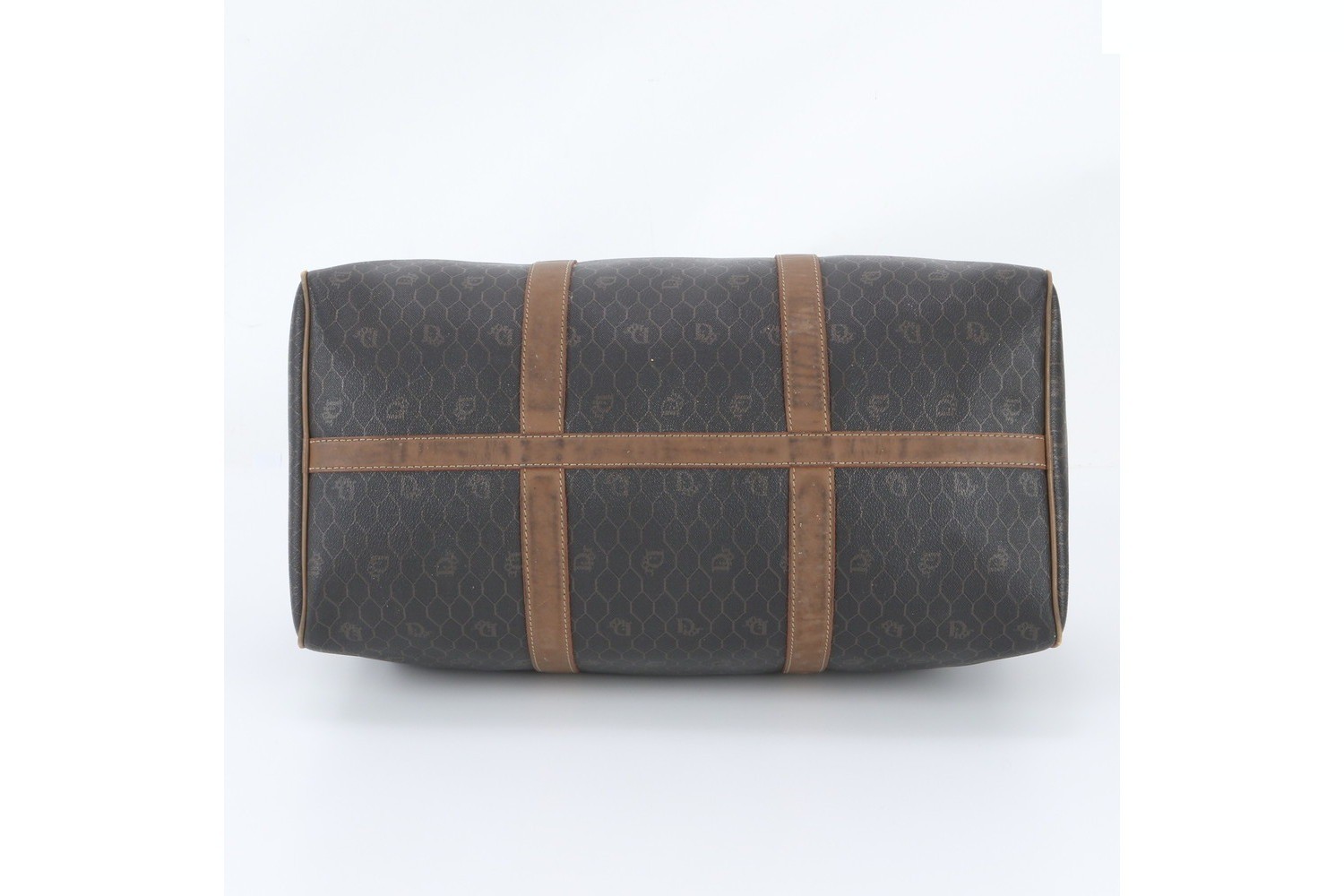 Honeycomb pattern leather Boston bag for business trips and travel. — view 6