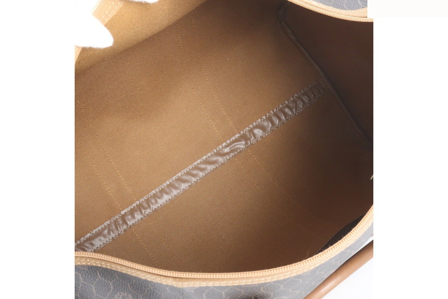 Honeycomb pattern leather Boston bag for business trips and travel. — view 7