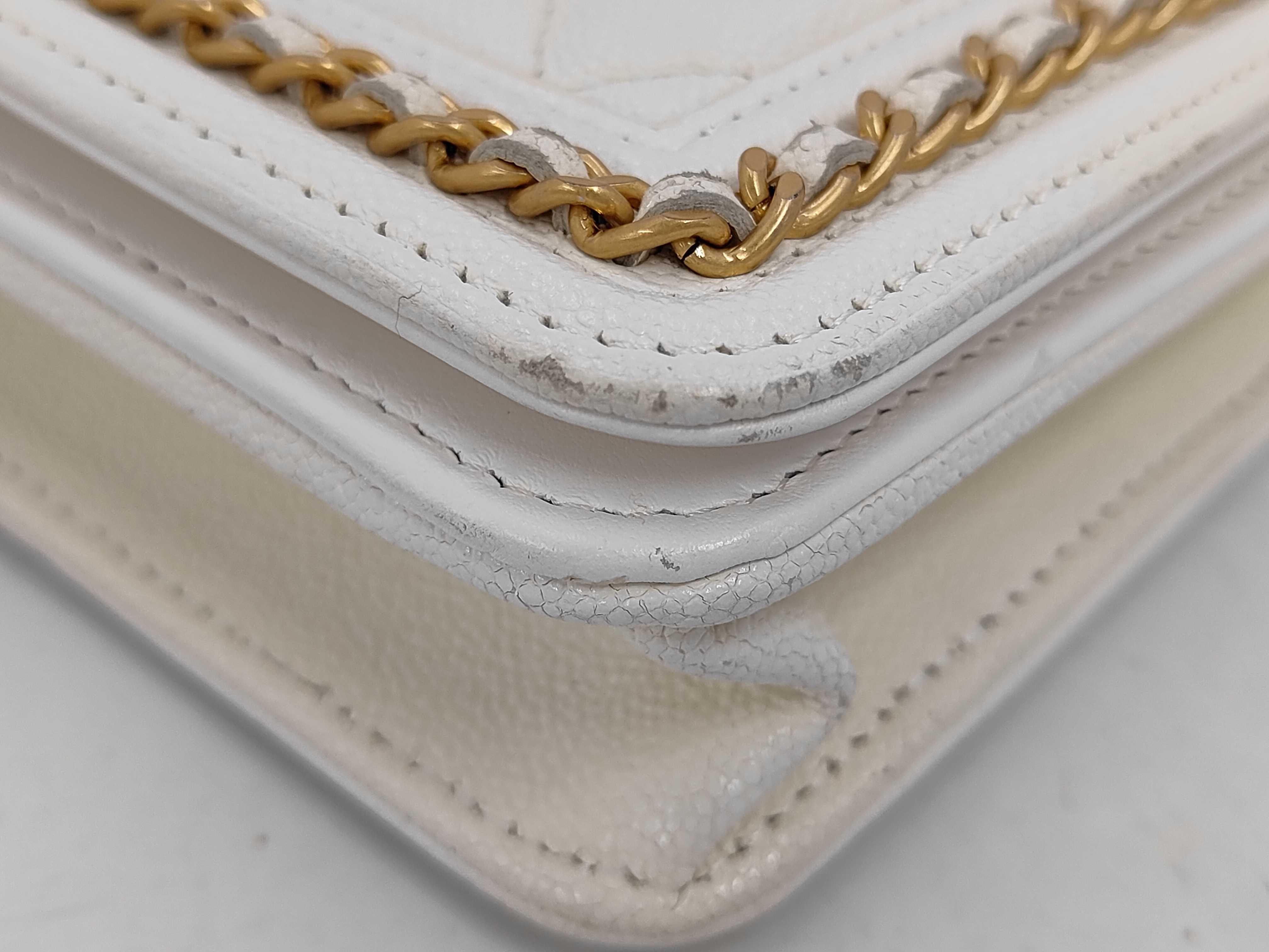 Boy Caviar Skin White Serial Plate Chain Wallet Shoulder Bag — view 4