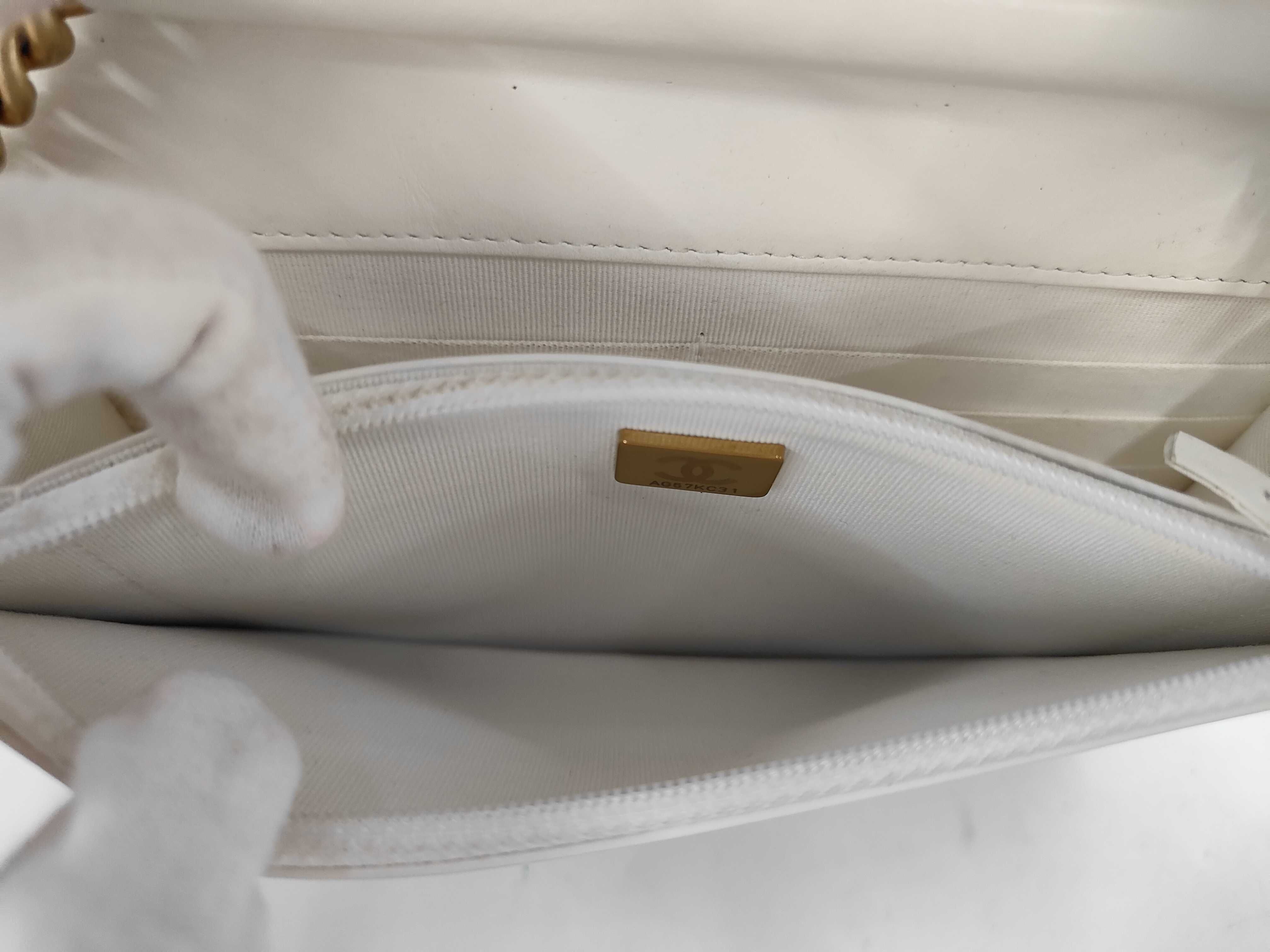 Boy Caviar Skin White Serial Plate Chain Wallet Shoulder Bag — view 7