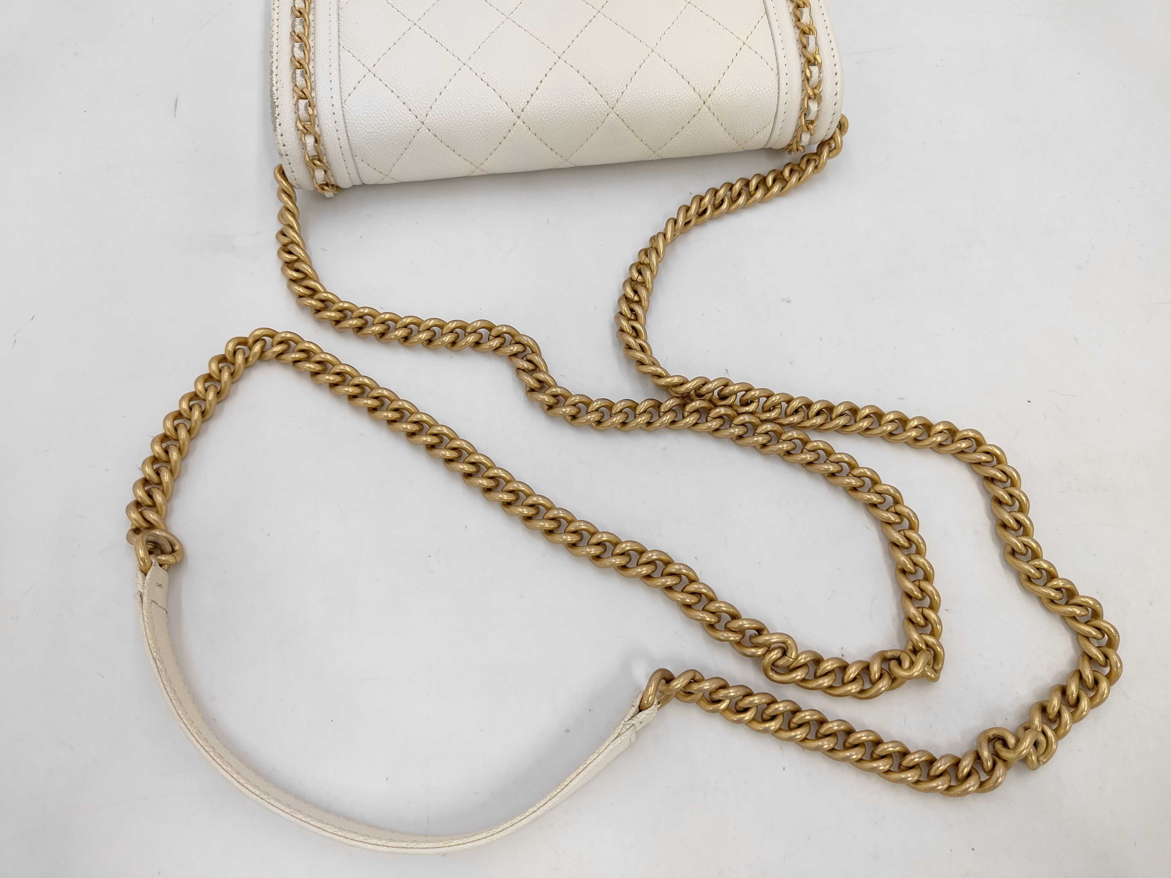 Boy Caviar Skin White Serial Plate Chain Wallet Shoulder Bag — view 9