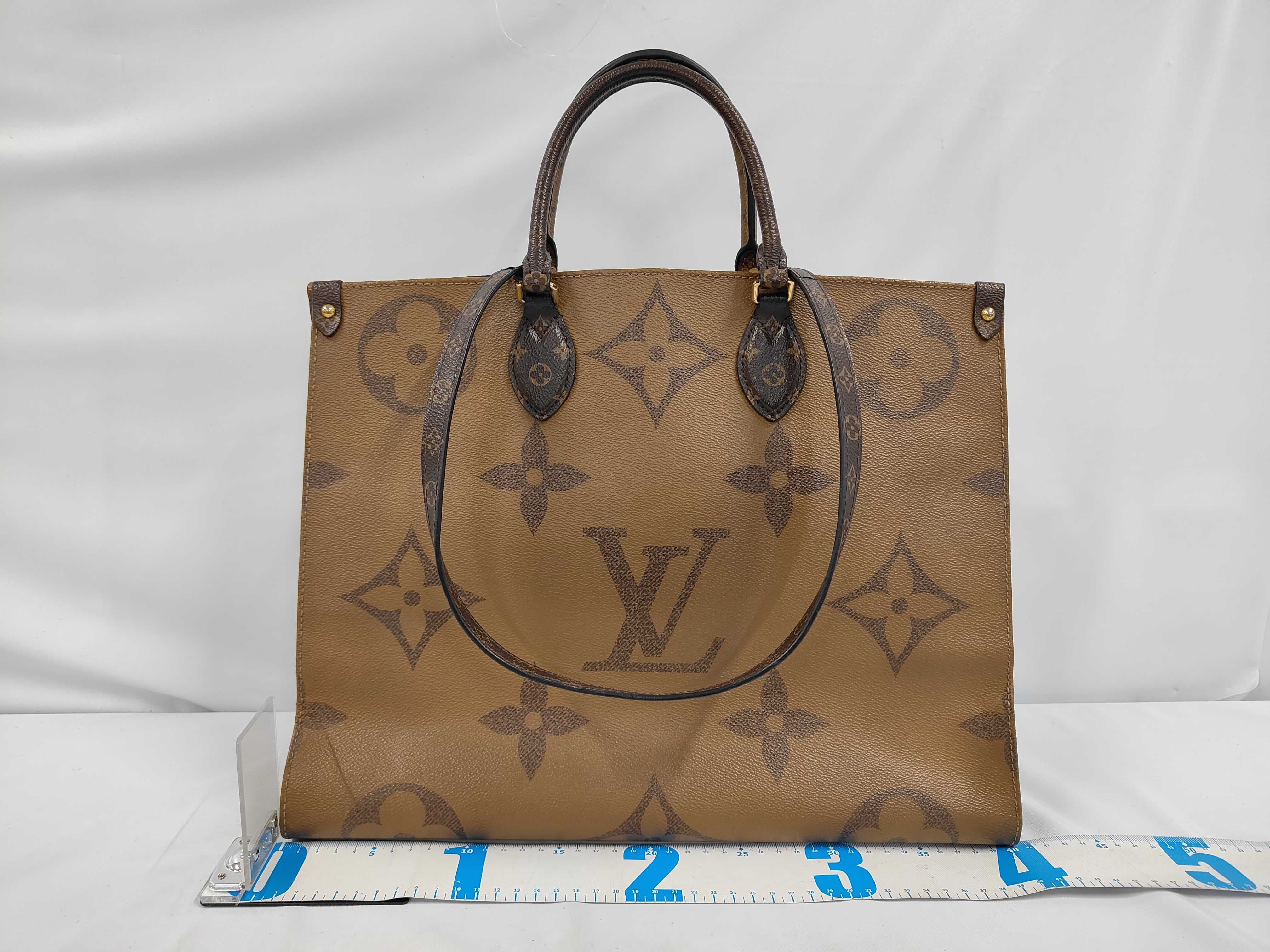 Monogram Giant Reverse OnTheGo GM 2-Way Tote Bag — view 2