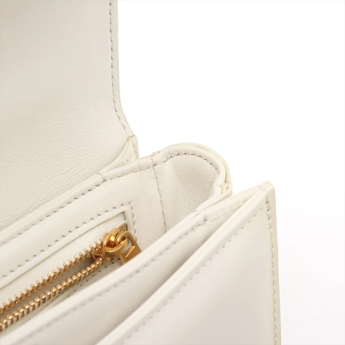 Triomphe Bouzas Leather Chain Shoulder Bag White — view 11