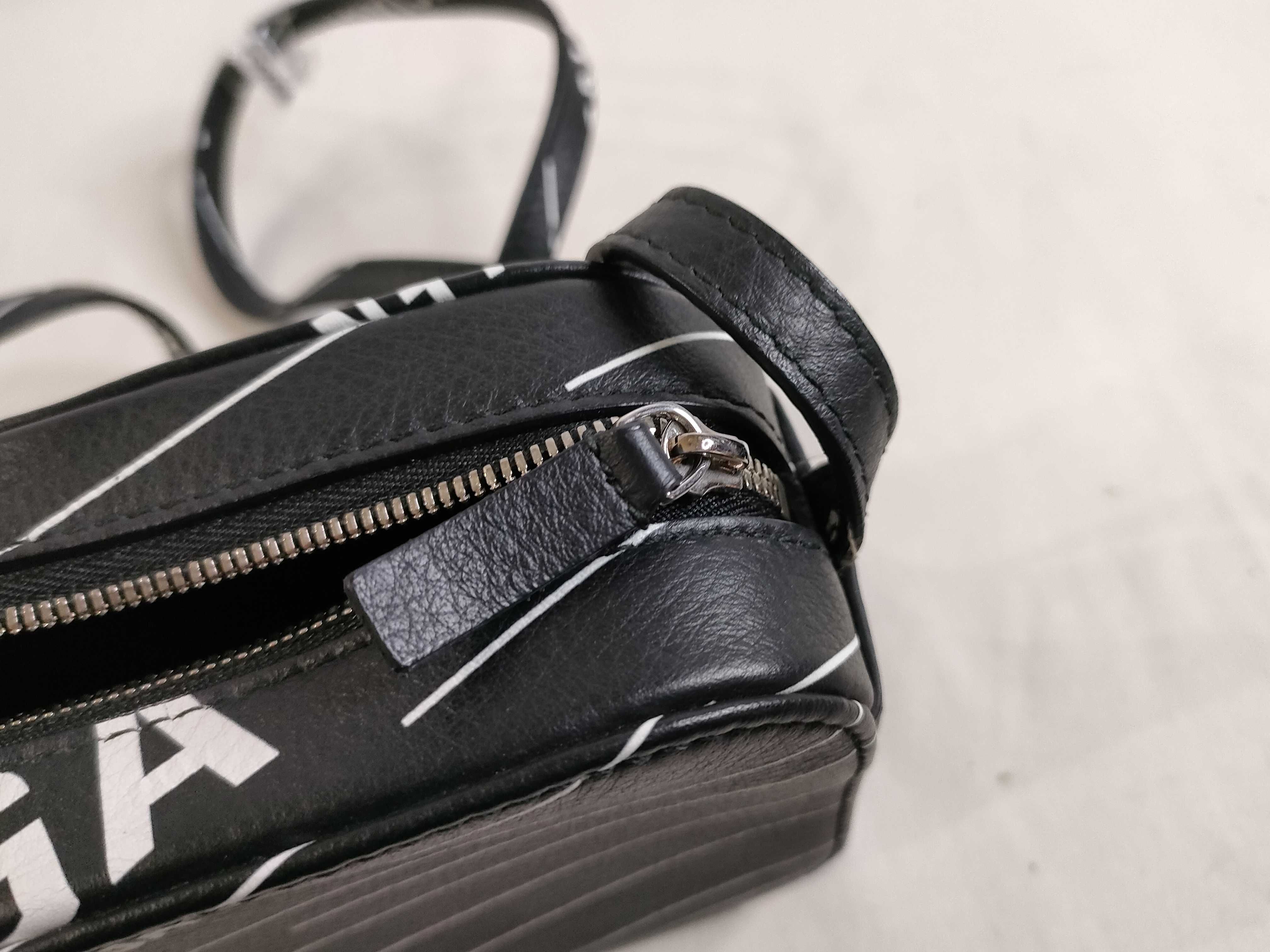 PH - Black Leather Everyday Crossbody Camera Bag 17cm Shoulder Bag — view 12