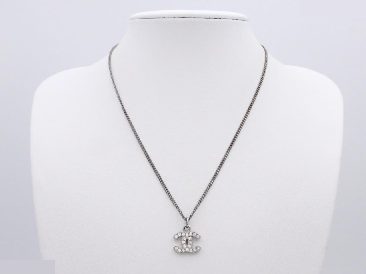 Necklace with Coco Mark stone, chain approximately 42cm long. — view 3