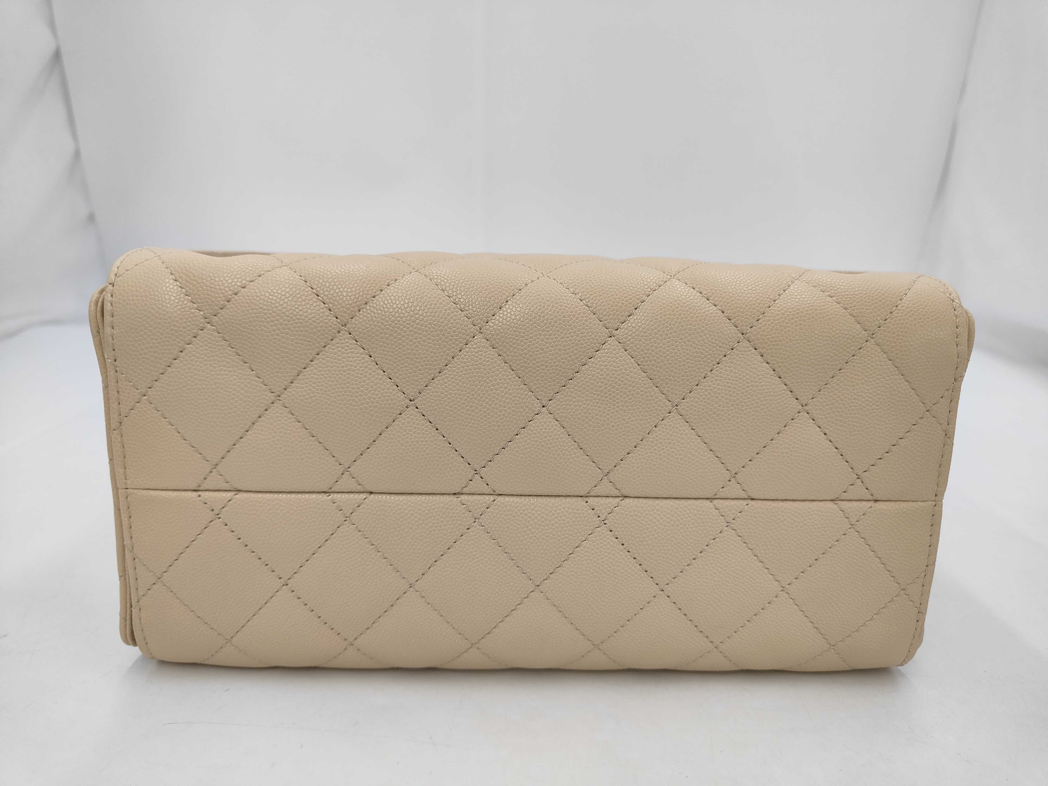25 Small Caviar Skin Shoulder Bag with Random Plate Design. Accessories: Box, dust bag, purchase receipt. — view 3