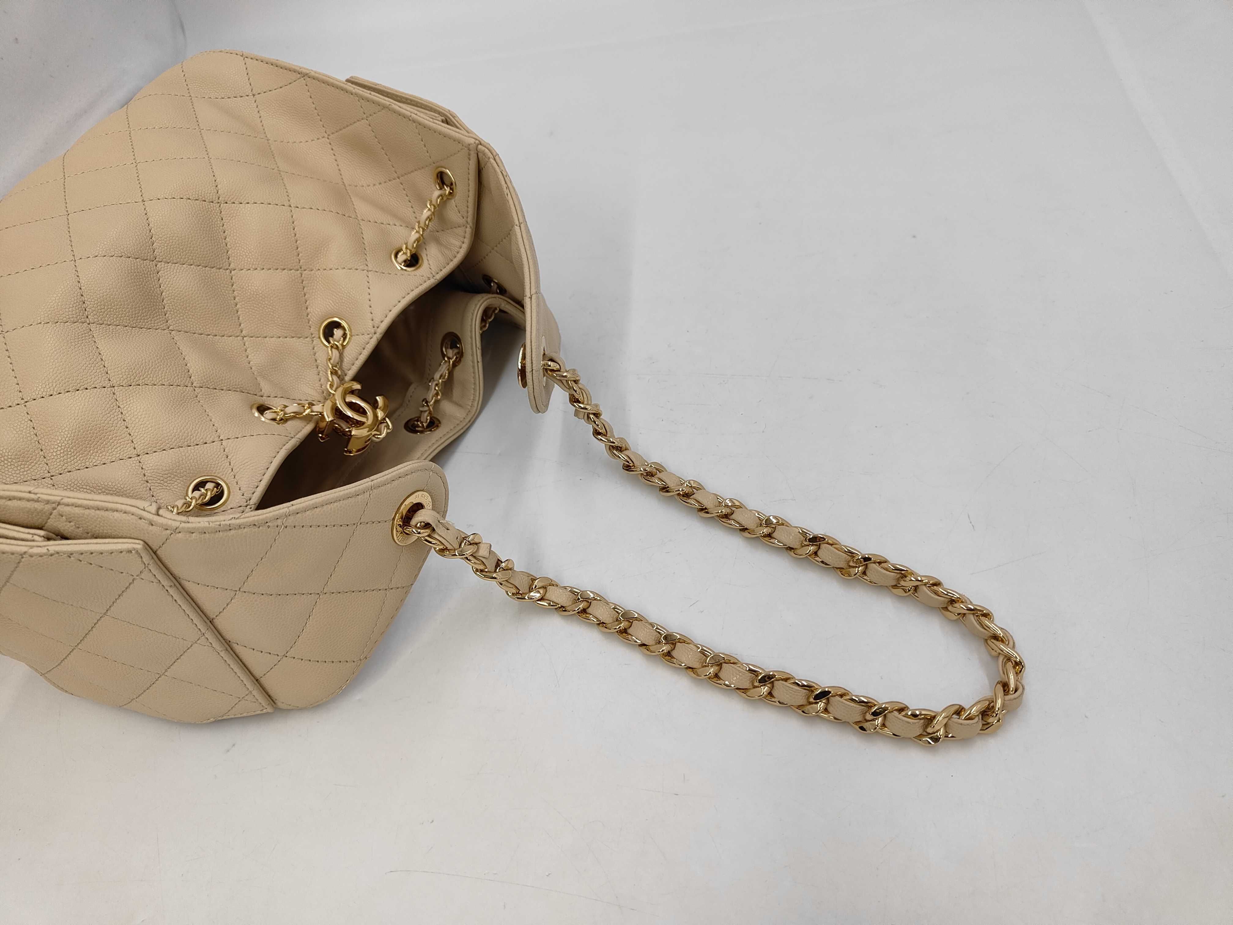 25 Small Caviar Skin Shoulder Bag with Random Plate Design. Accessories: Box, dust bag, purchase receipt. — view 5