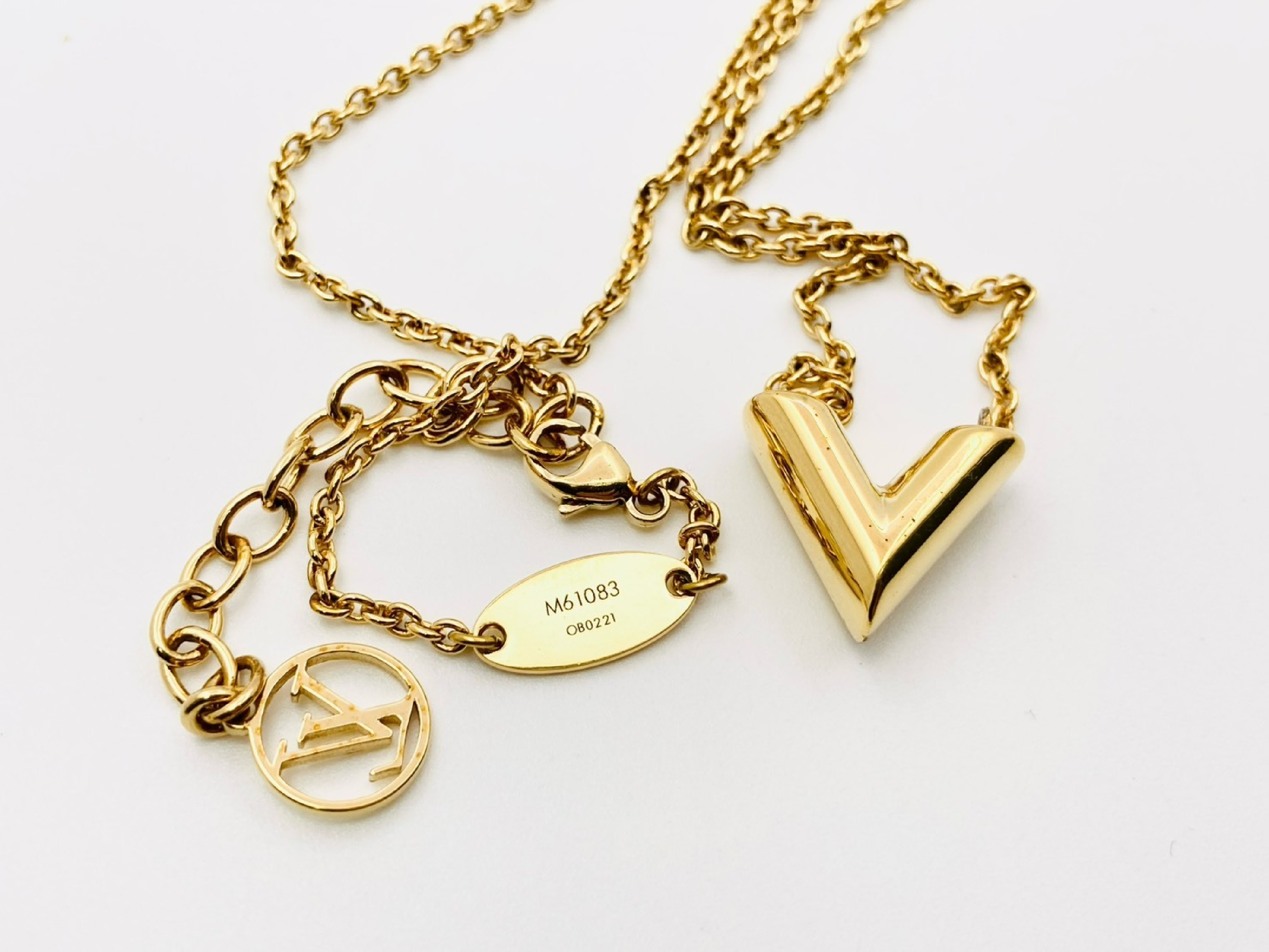 M61083 Essential V Gold OB0221 Necklace — view 4