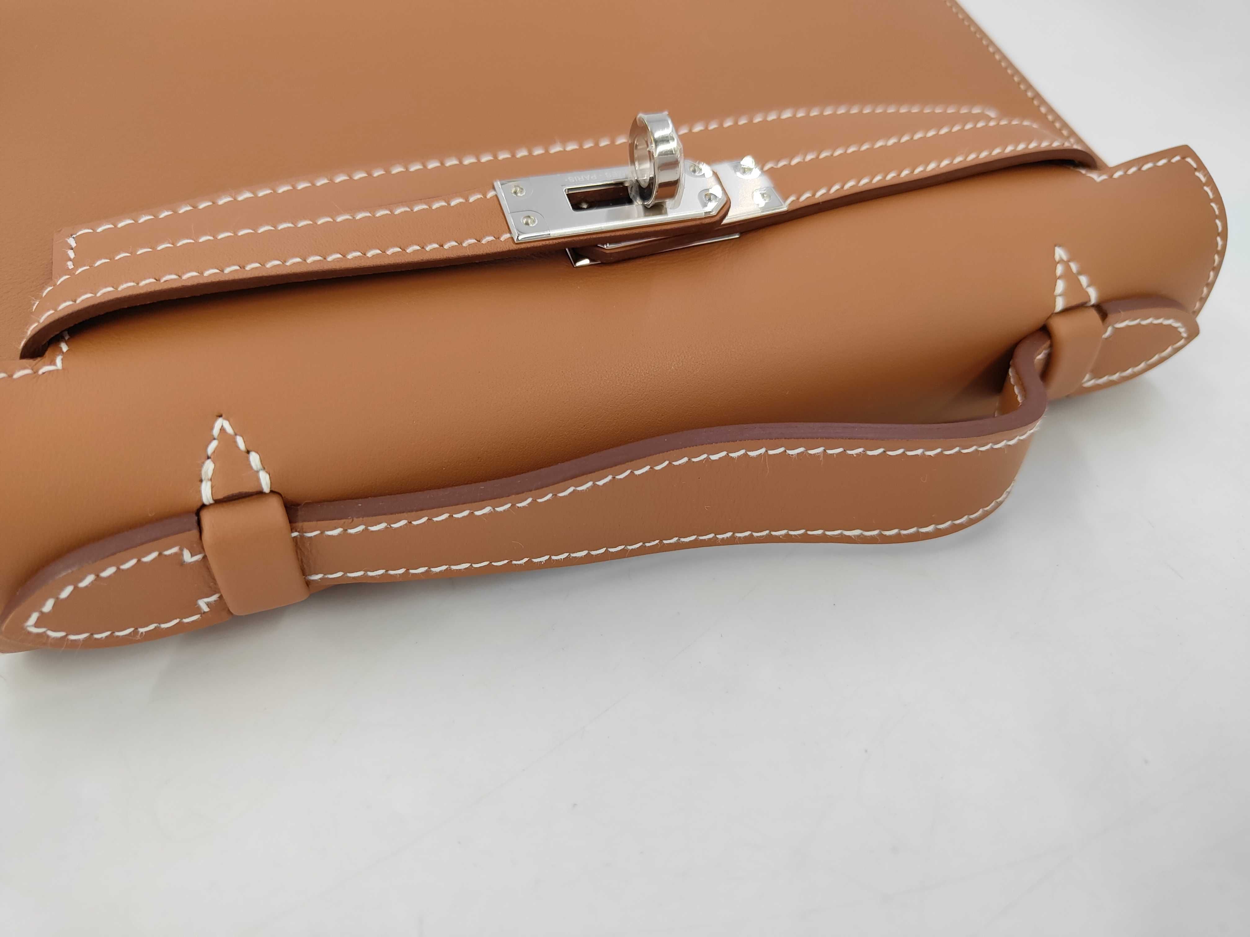 Pochette Kelly Gold Swift Leather Silver Hardware K Stamp Handbag — view 4