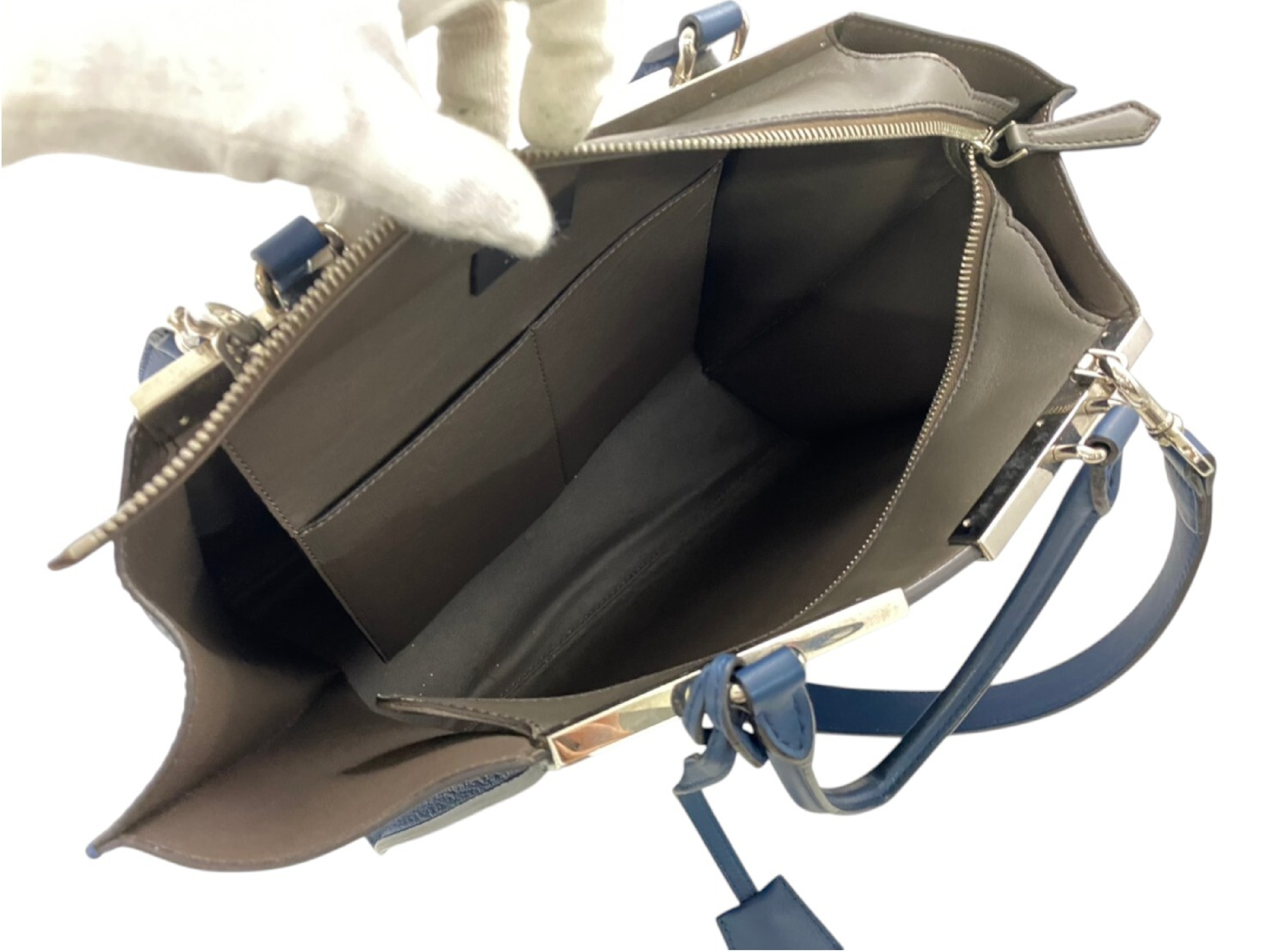 Trois Jours 2-way Shoulder Bag — view 8