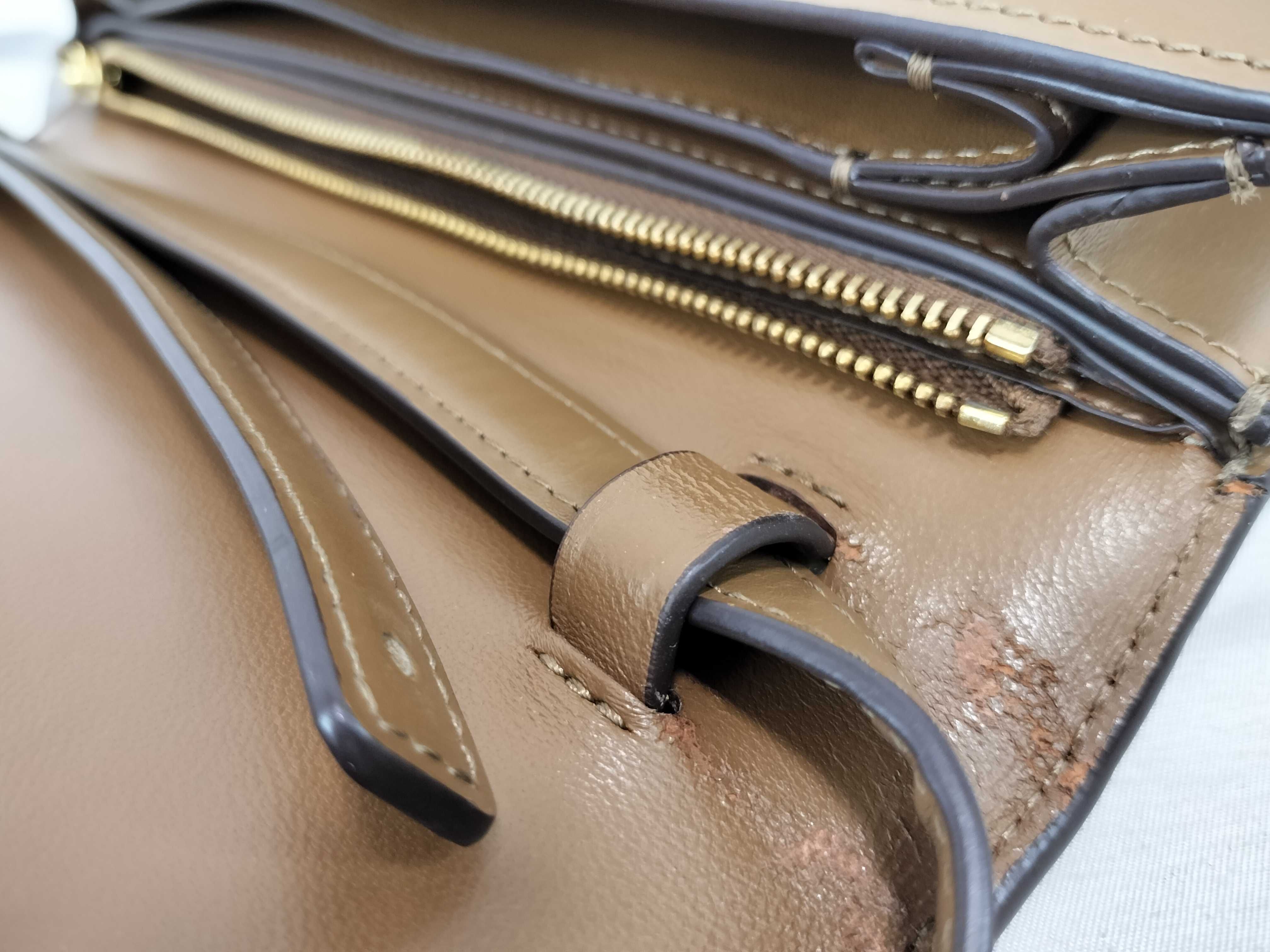ID - Classic Box Medium Cowhide Shoulder Bag Brown — view 5
