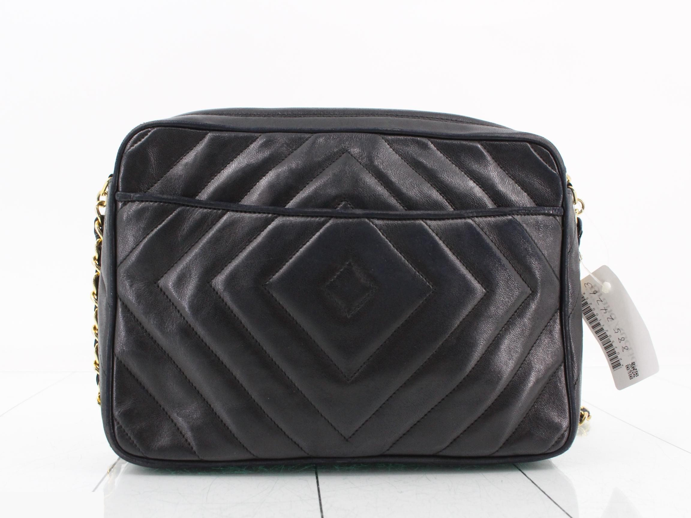 V-stitch Coco Mark Chain Shoulder Bag — view 2