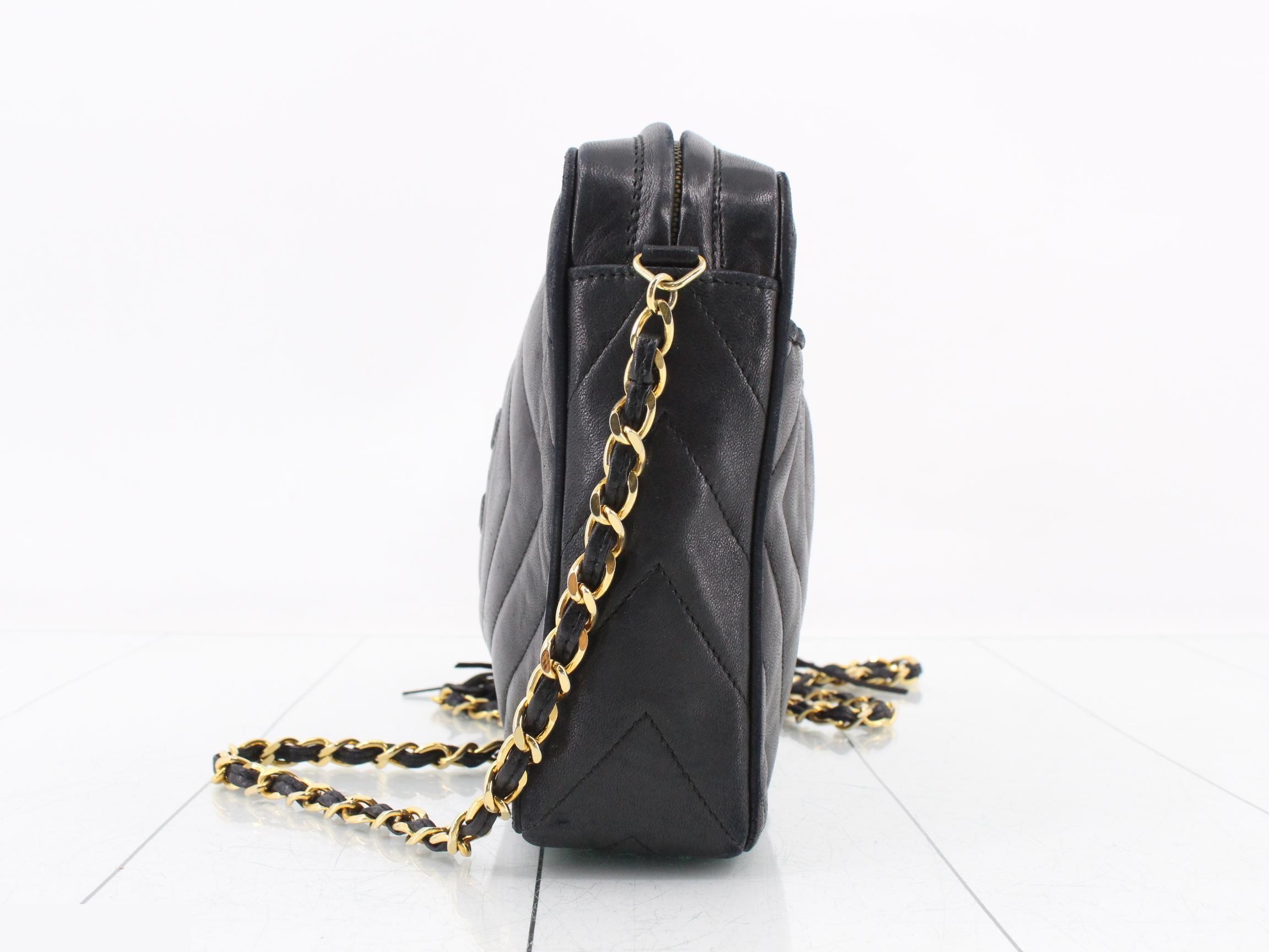 V-stitch Coco Mark Chain Shoulder Bag — view 3