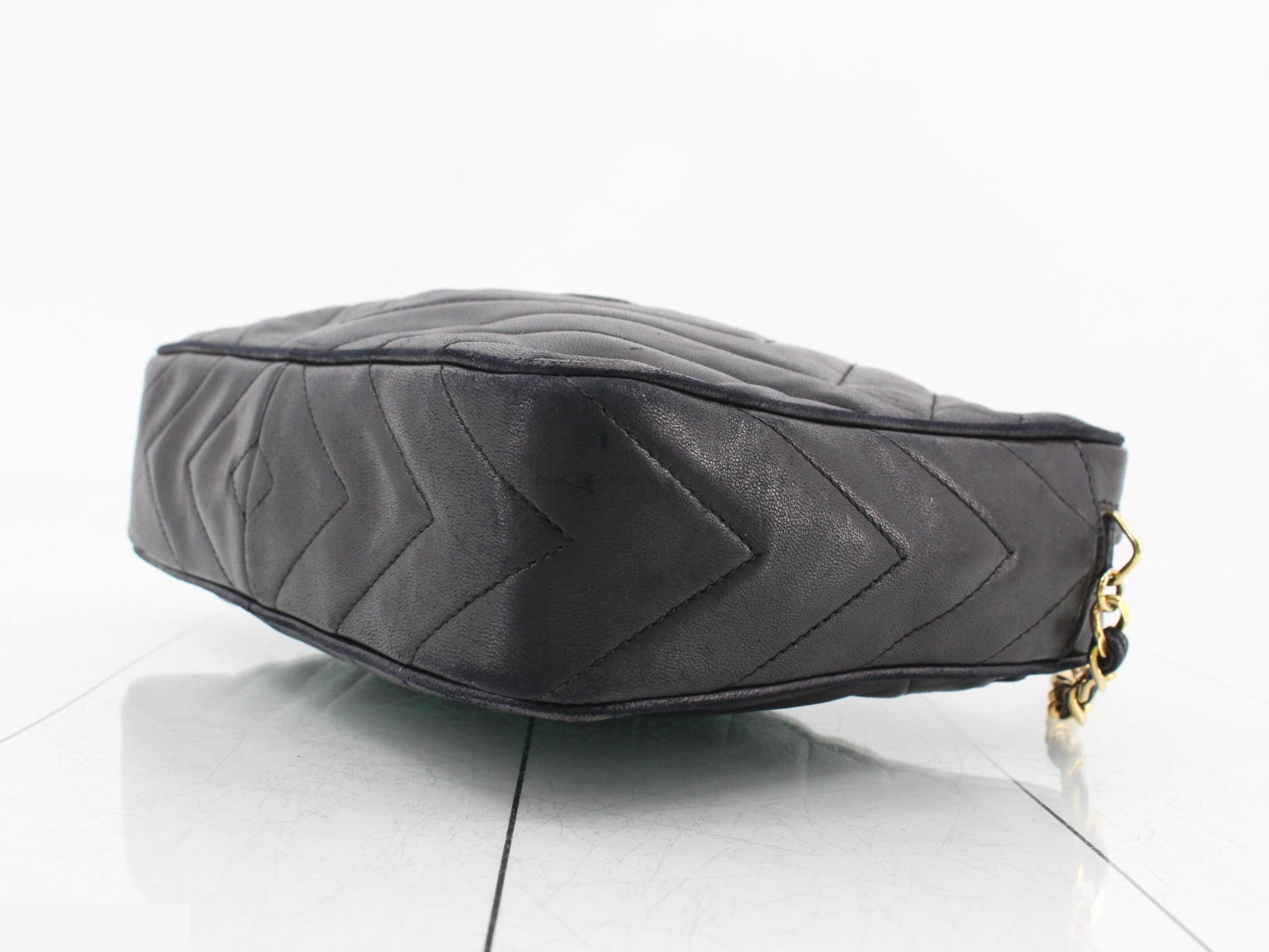 V-stitch Coco Mark Chain Shoulder Bag — view 6
