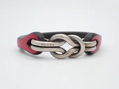 Bangle, knot design, wrist circumference 18cm, 925 silver, total weight 29.4g, leather.