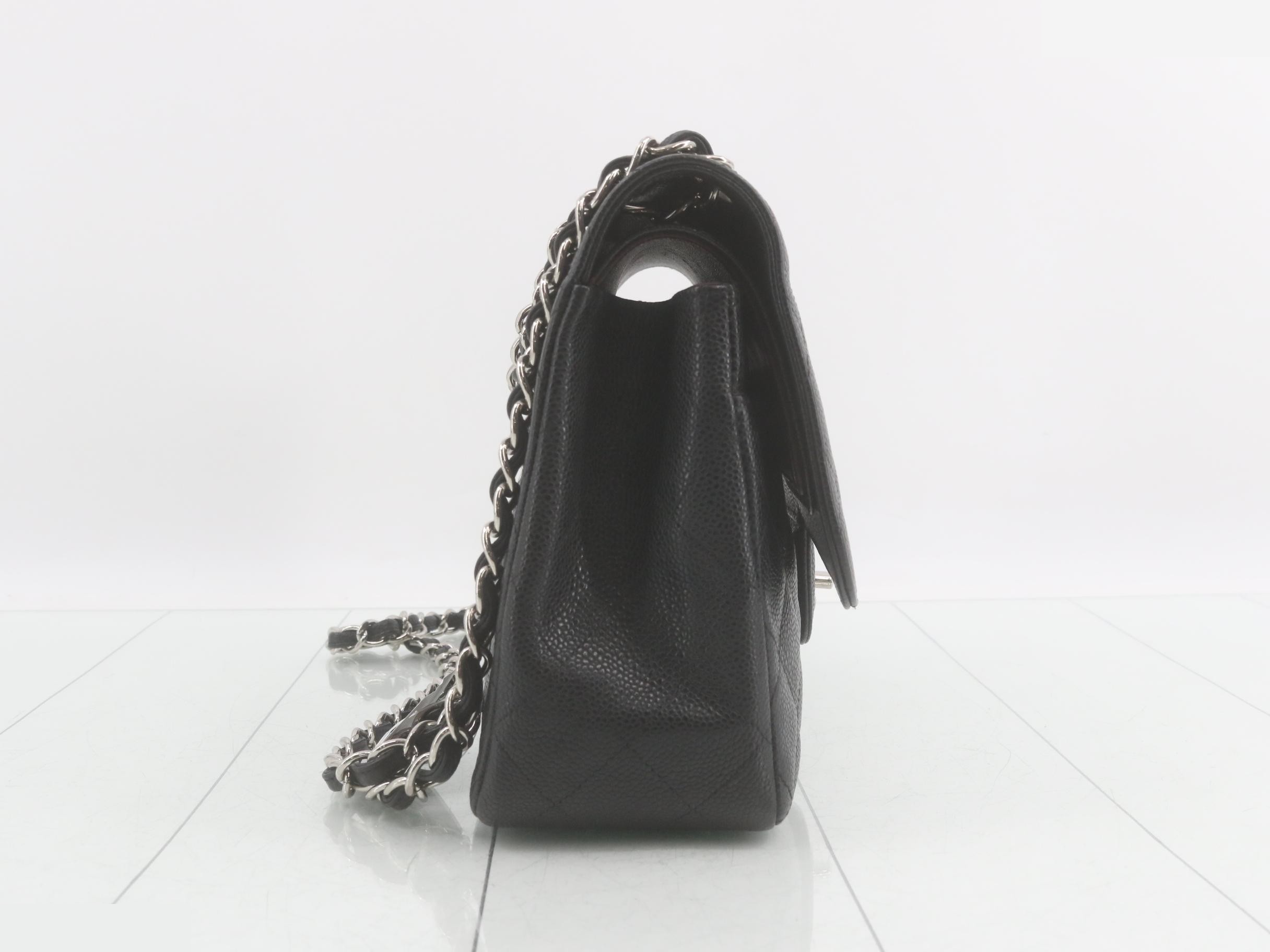 Large Matelassé 30, caviar leather, double flap, double chain shoulder bag. — view 4