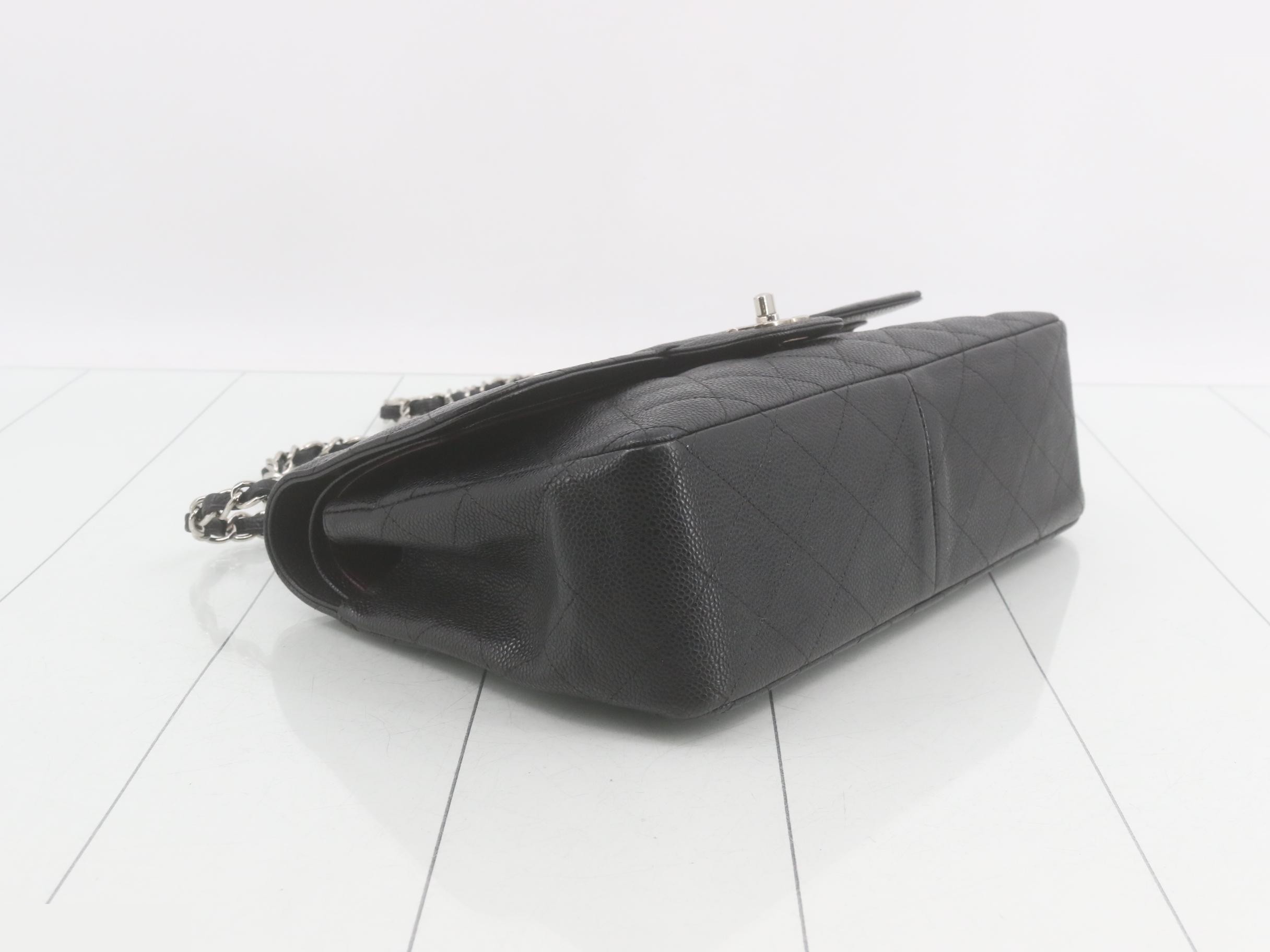 Large Matelassé 30, caviar leather, double flap, double chain shoulder bag. — view 5
