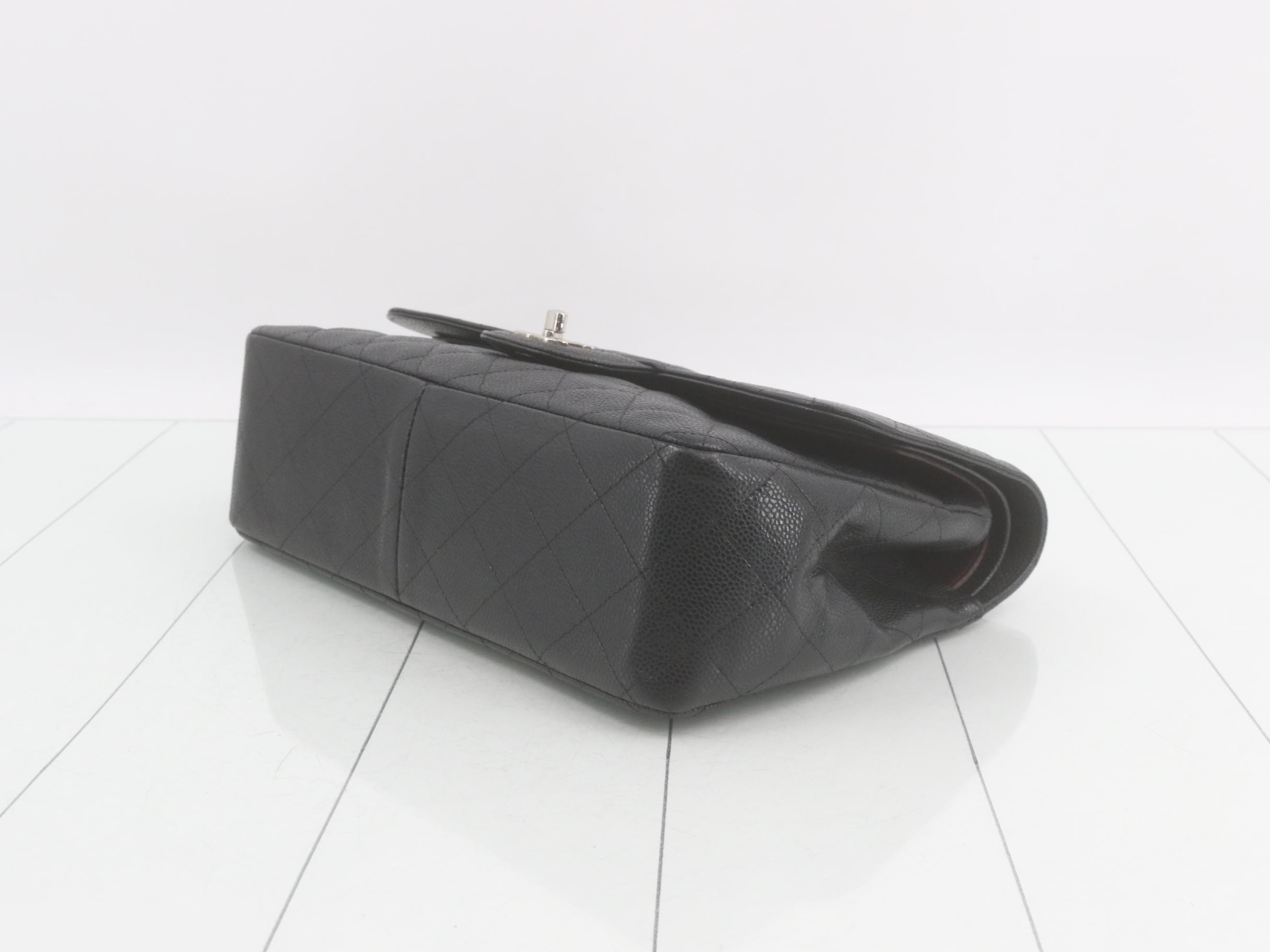 Large Matelassé 30, caviar leather, double flap, double chain shoulder bag. — view 6
