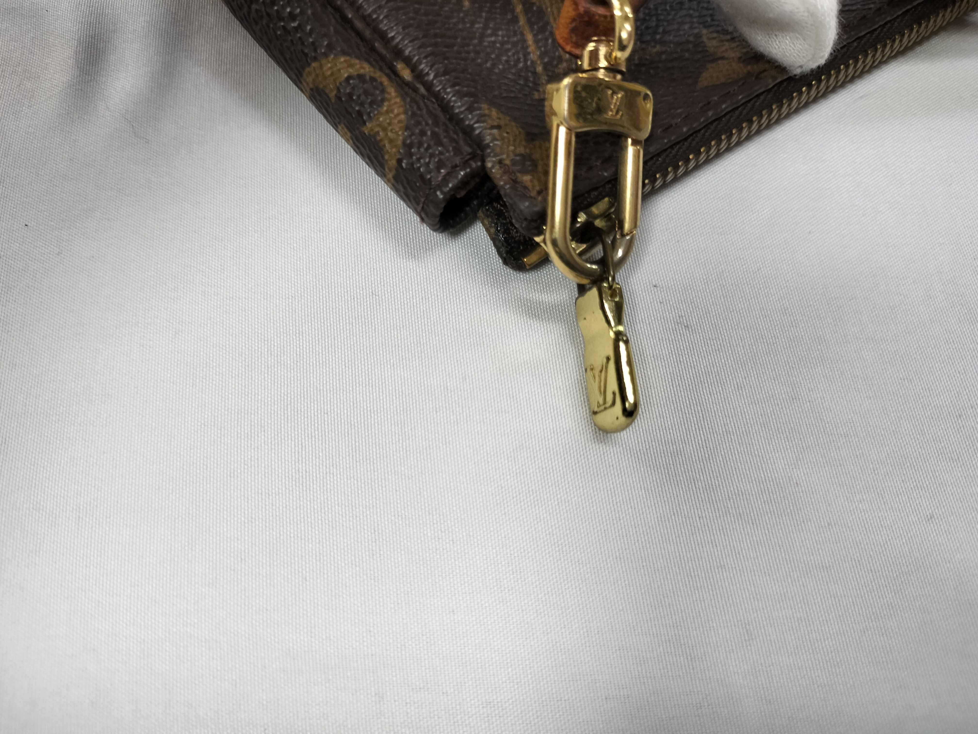 Monogram Accessoires AR1907 Pouch — view 12