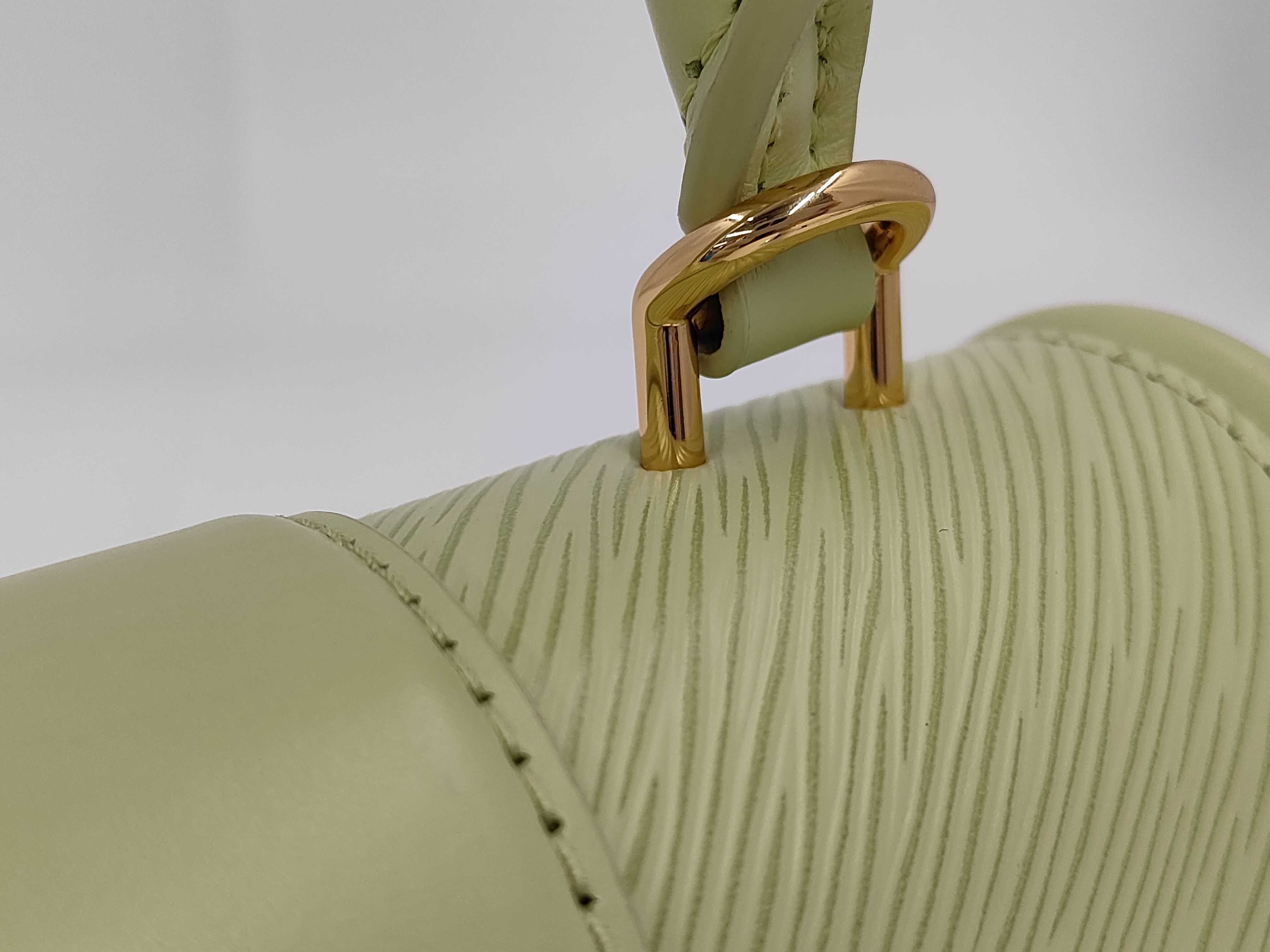 Epi 4924 Hide and Seek Green Shoulder Bag M22725 Handbag — view 3